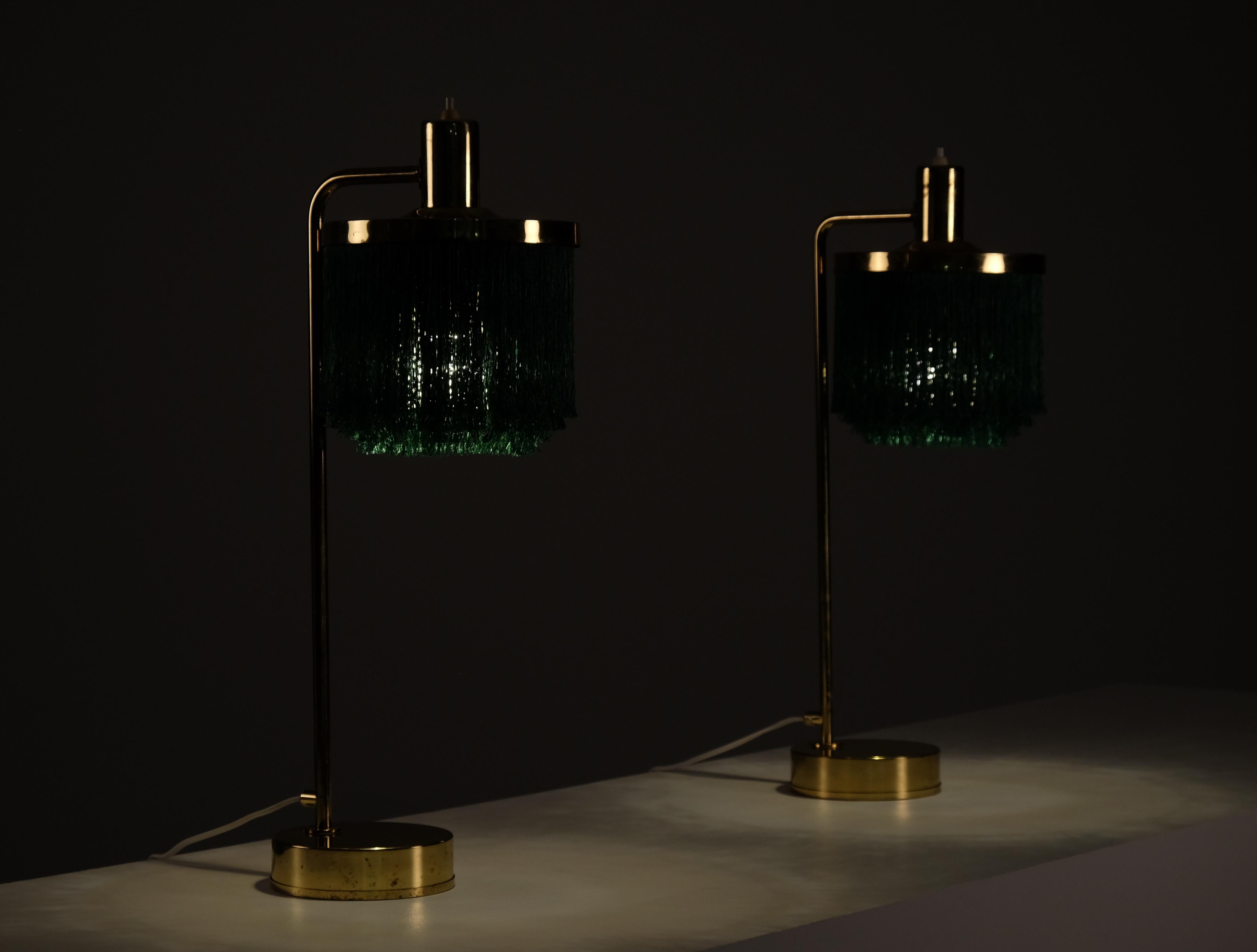 Paire de lampes de table modèle B140 à franges vertes produites par Hans-Agne Jakobsson à Agnes, Suède, années 1960. 