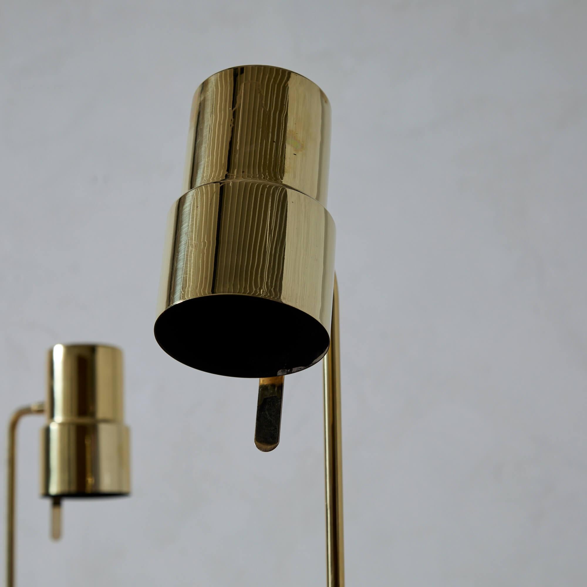 Suédois Paire de lampadaires en laiton Hans-Agne Jakobsson Model G-154 en vente