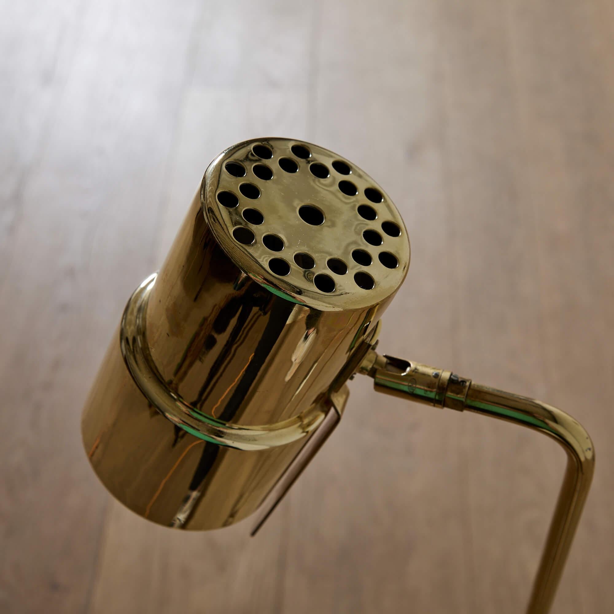 Paire de lampadaires en laiton Hans-Agne Jakobsson Model G-154 Bon état - En vente à Long Island City, NY
