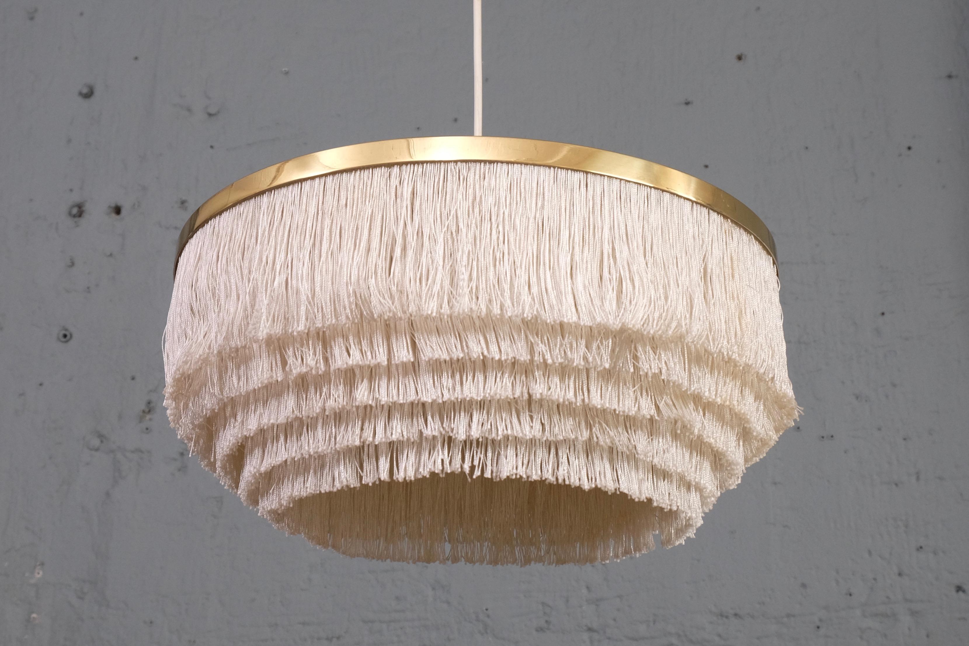 Pair of Hans-Agne Jakobsson white fringe pendant, 1960s.
Produced in Sweden by Hans-Agne Jakobsson AB in Markaryd.

 