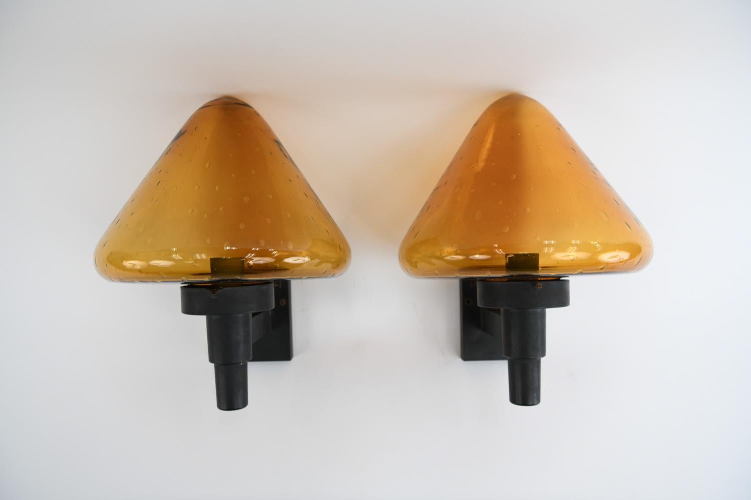 This fun pair of mushroom form shade outdoor sconce lamps is in the style of Hans Agne Jakobsson. Featuring orange bubble glass shades, these Danish midcentury lights would be a great, modern first impression to have on either side of your front
