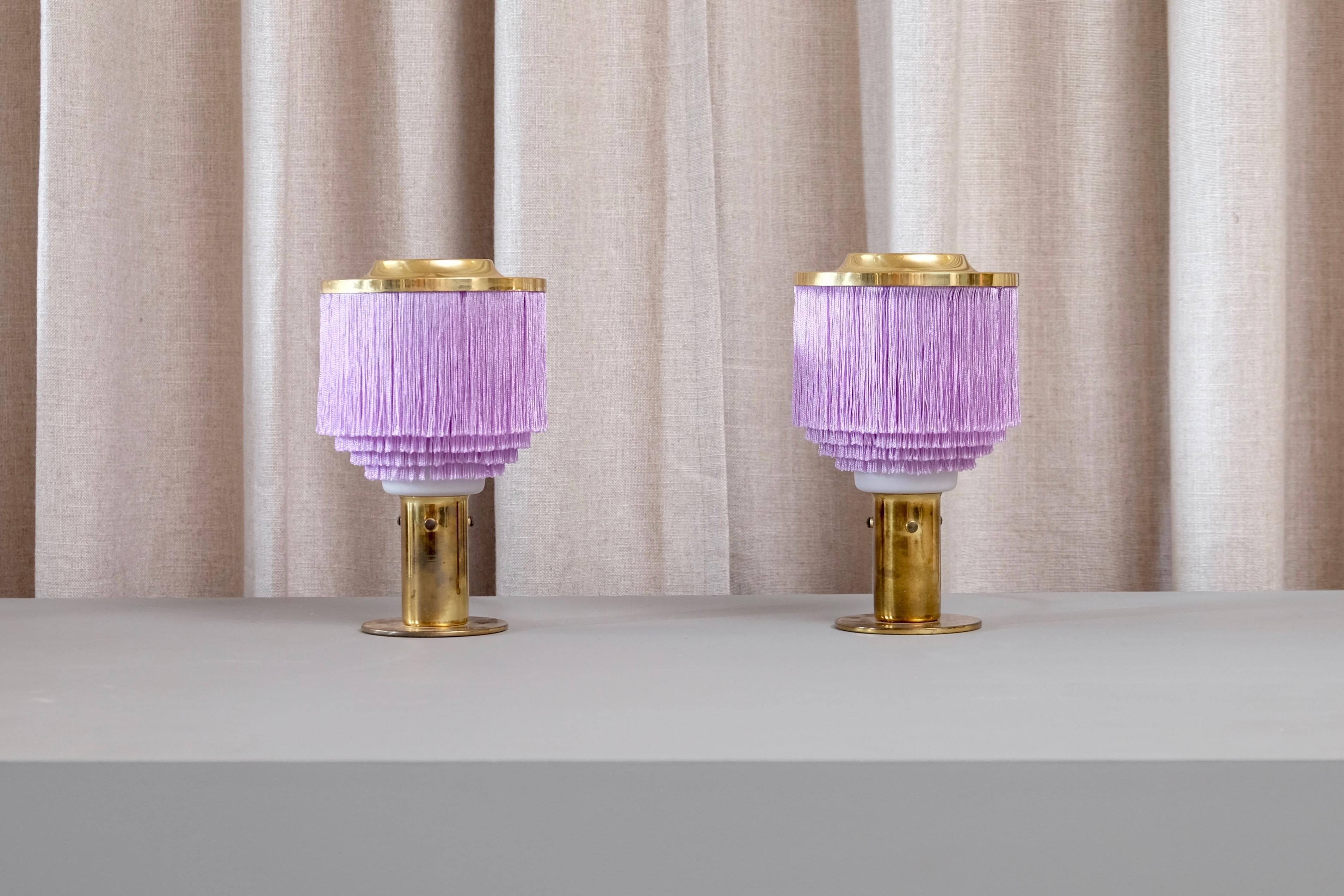 Purple/pink fringes and opaline glass.
Produced by Hans-Agne Jakobsson, Markaryd, 1960s.