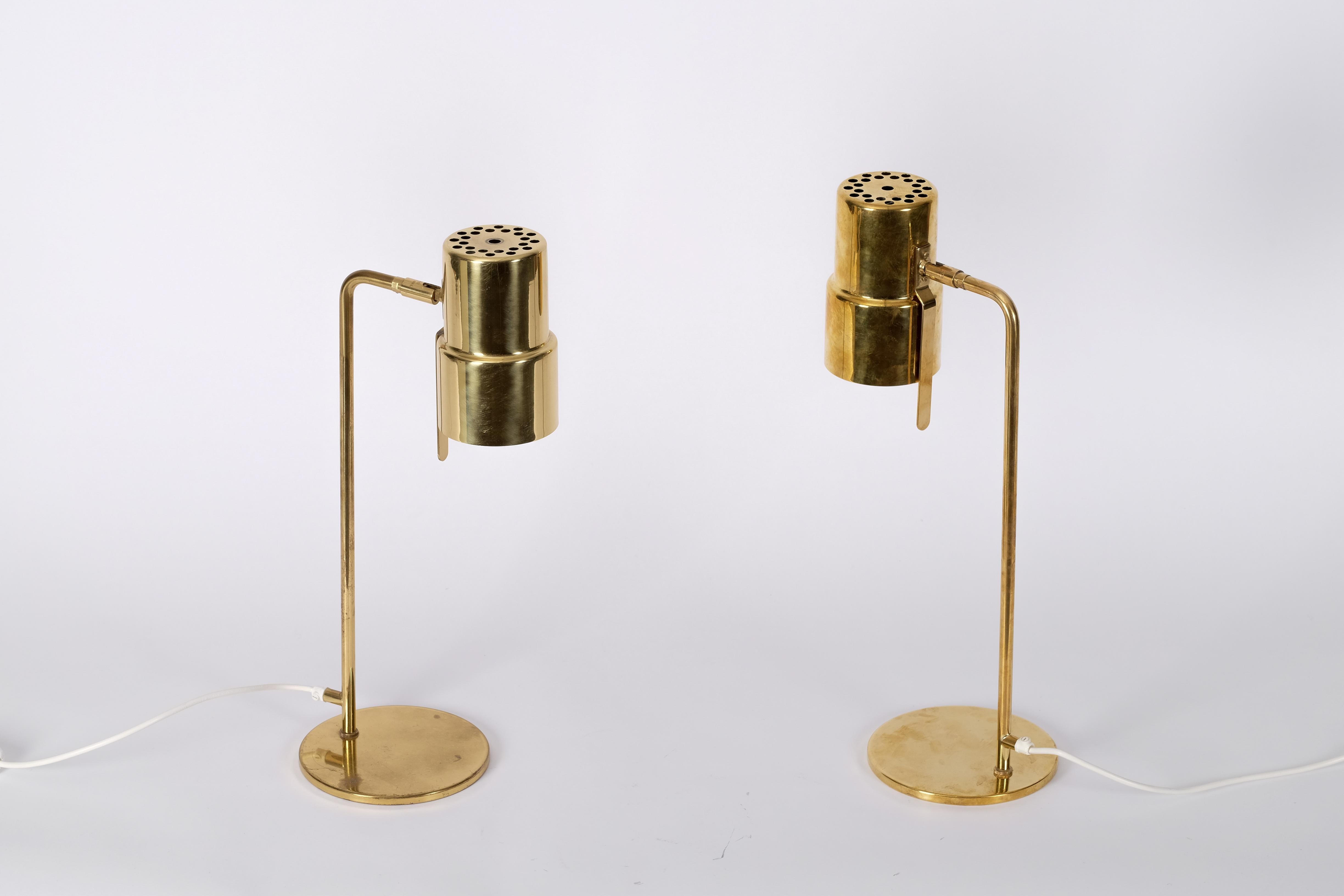 Pair of brass table lamps by Hans-Agne Jakobsson in great original condition.
Produced by Hans-Agne Jakobsson, Markaryd, 1960s. Signed.

Measure: Height 50 cm.