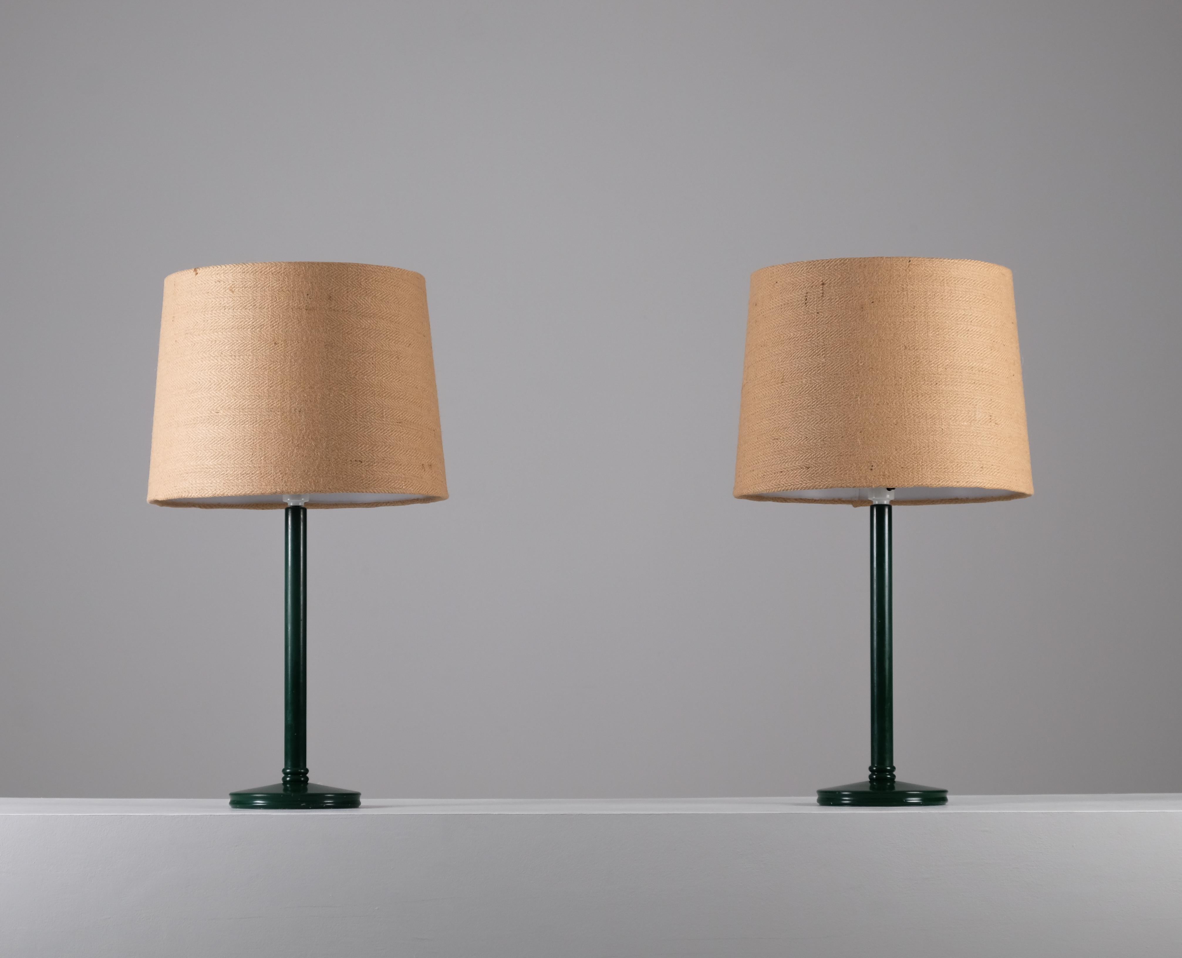 Paar Hans-Agne Jakobsson-Tischlampen, Modell BN 75, Schweden, 1960er Jahre (Holz) im Angebot