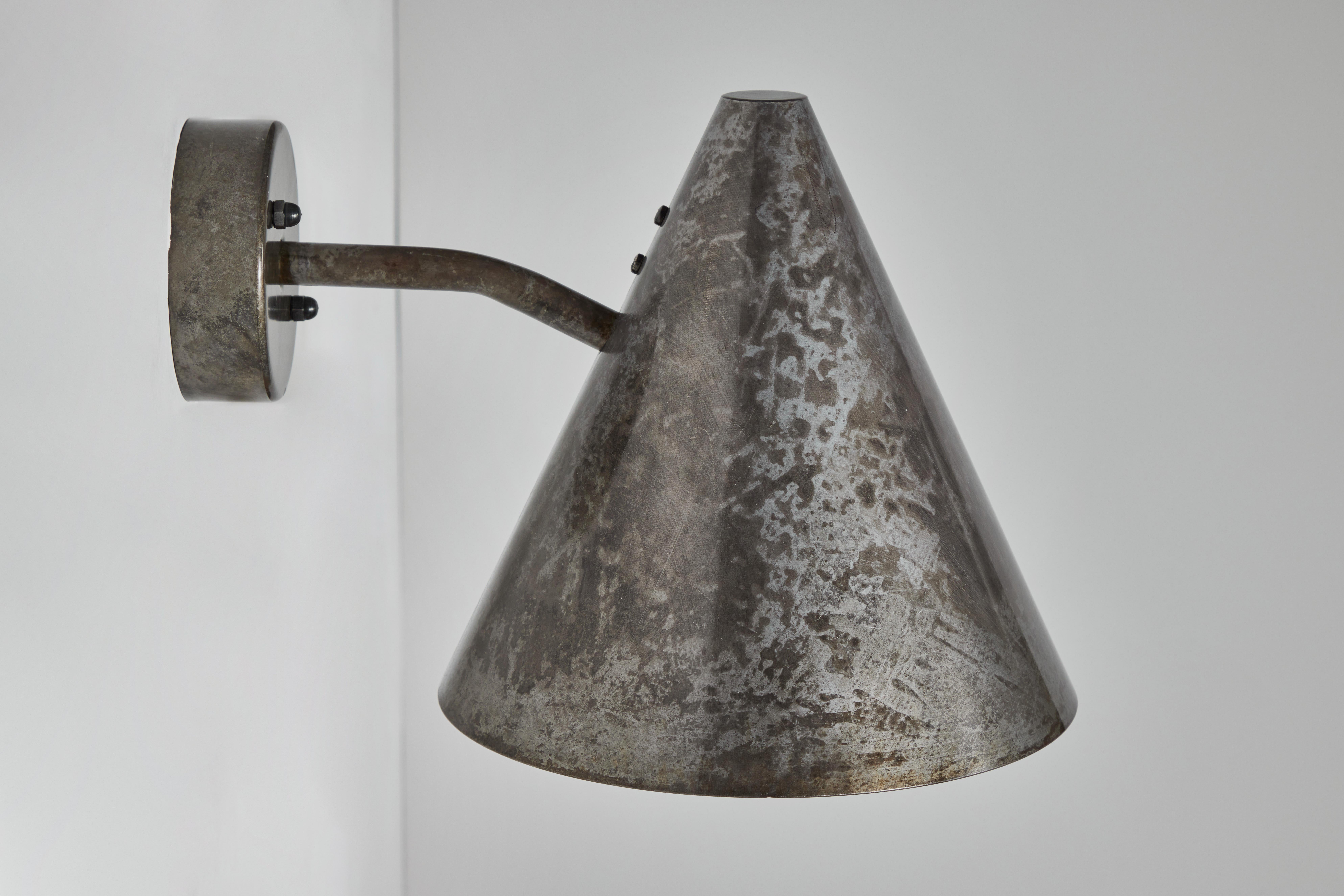 Ein Paar Hans-Agne Jakobsson 'Tratten' Außenleuchten aus Stahl (Skandinavische Moderne) im Angebot