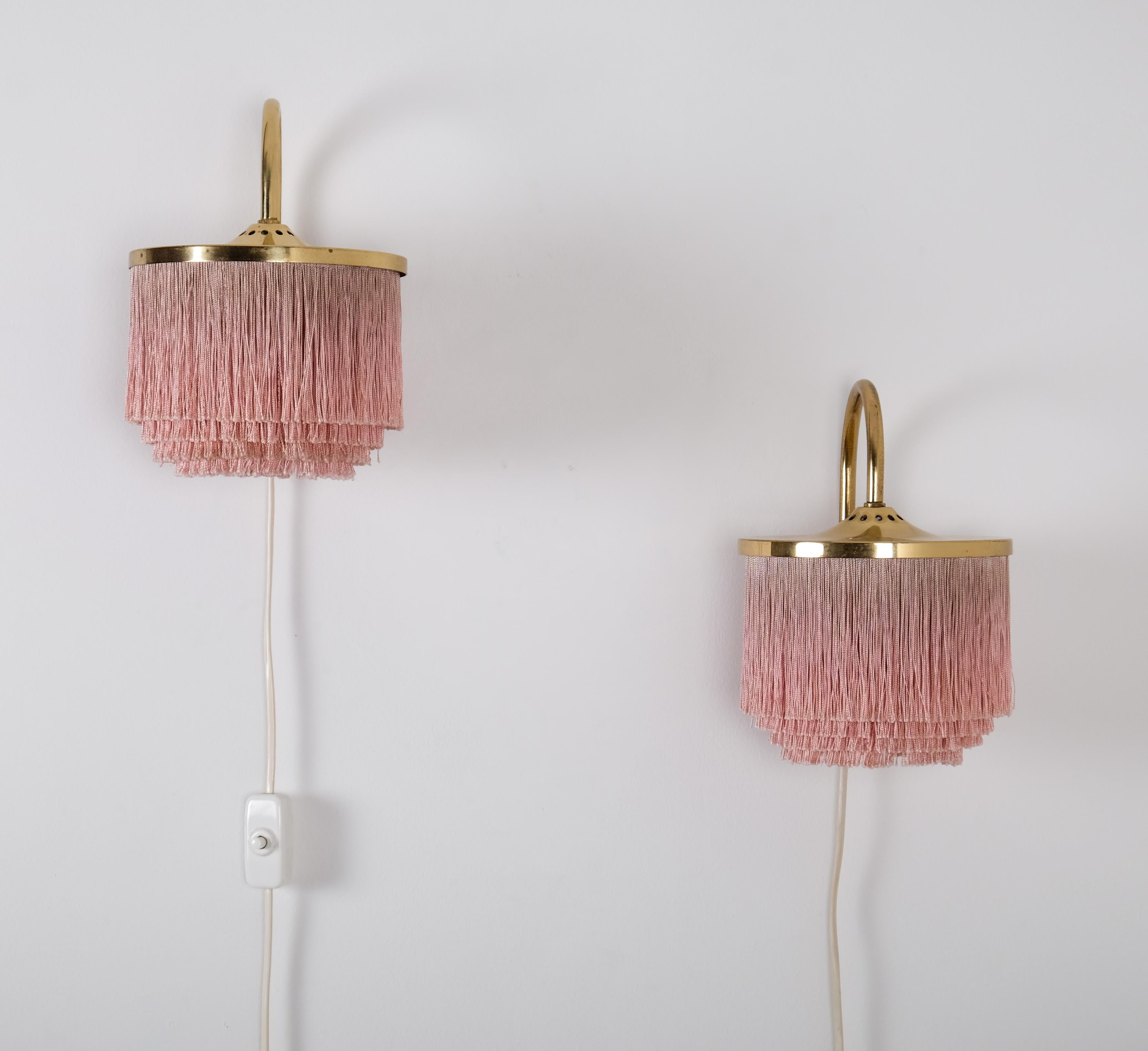 Ein Paar Hans-Agne Jakobsson V271 Wall Lights, 1960er Jahre im Zustand „Gut“ im Angebot in Stockholm, SE