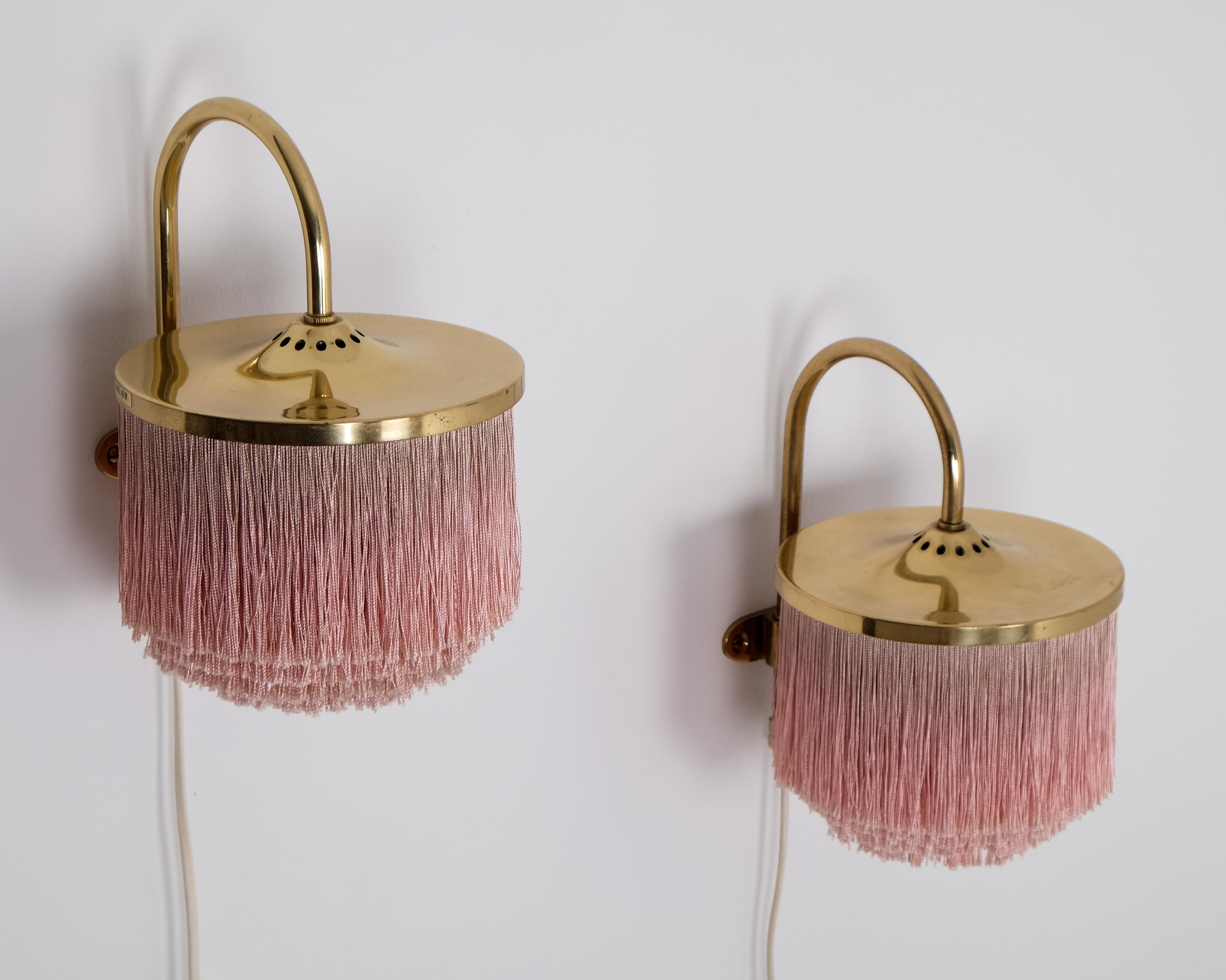 Ein Paar Hans-Agne Jakobsson V271 Wall Lights, 1960er Jahre (Messing) im Angebot