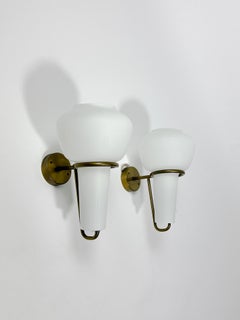 Wandleuchten von Hans Agne Jakobsson, Messing-Opalglas-Wandleuchtern, Schwedisch, 50er-Jahre, Paar
