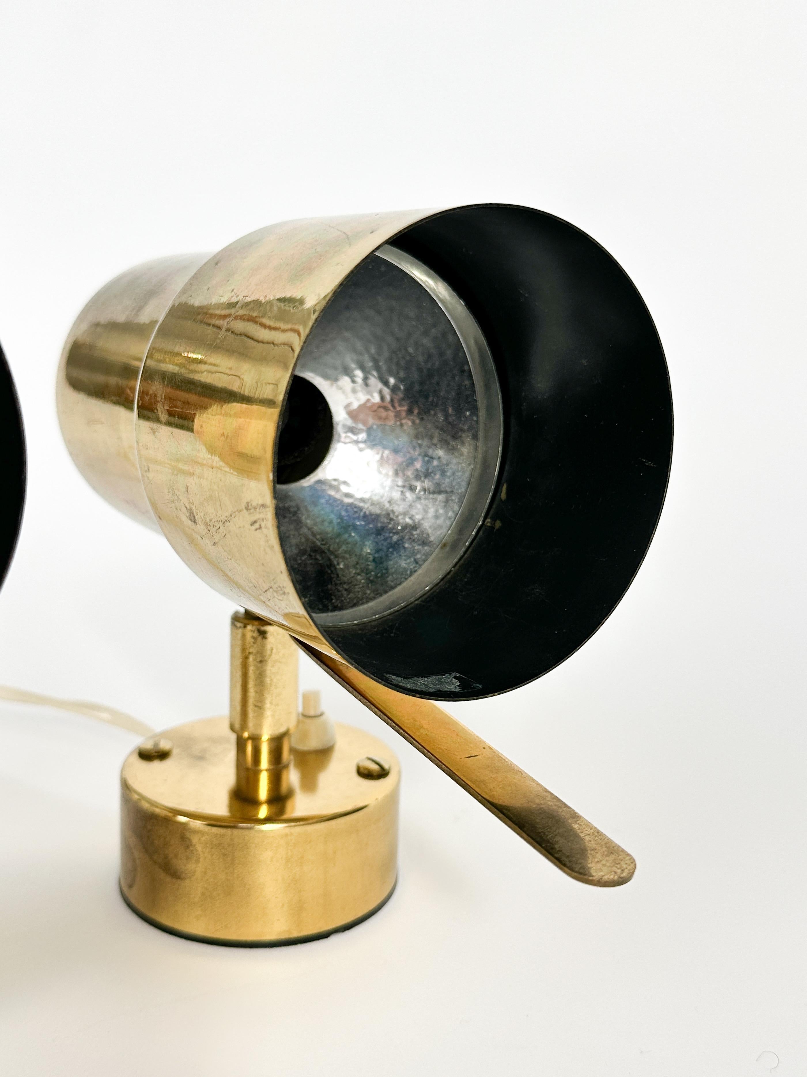 Pareja de lámparas de pared Hans Agne Jakobsson Apliques de latón Focos Suecos Años 70 en venta 3