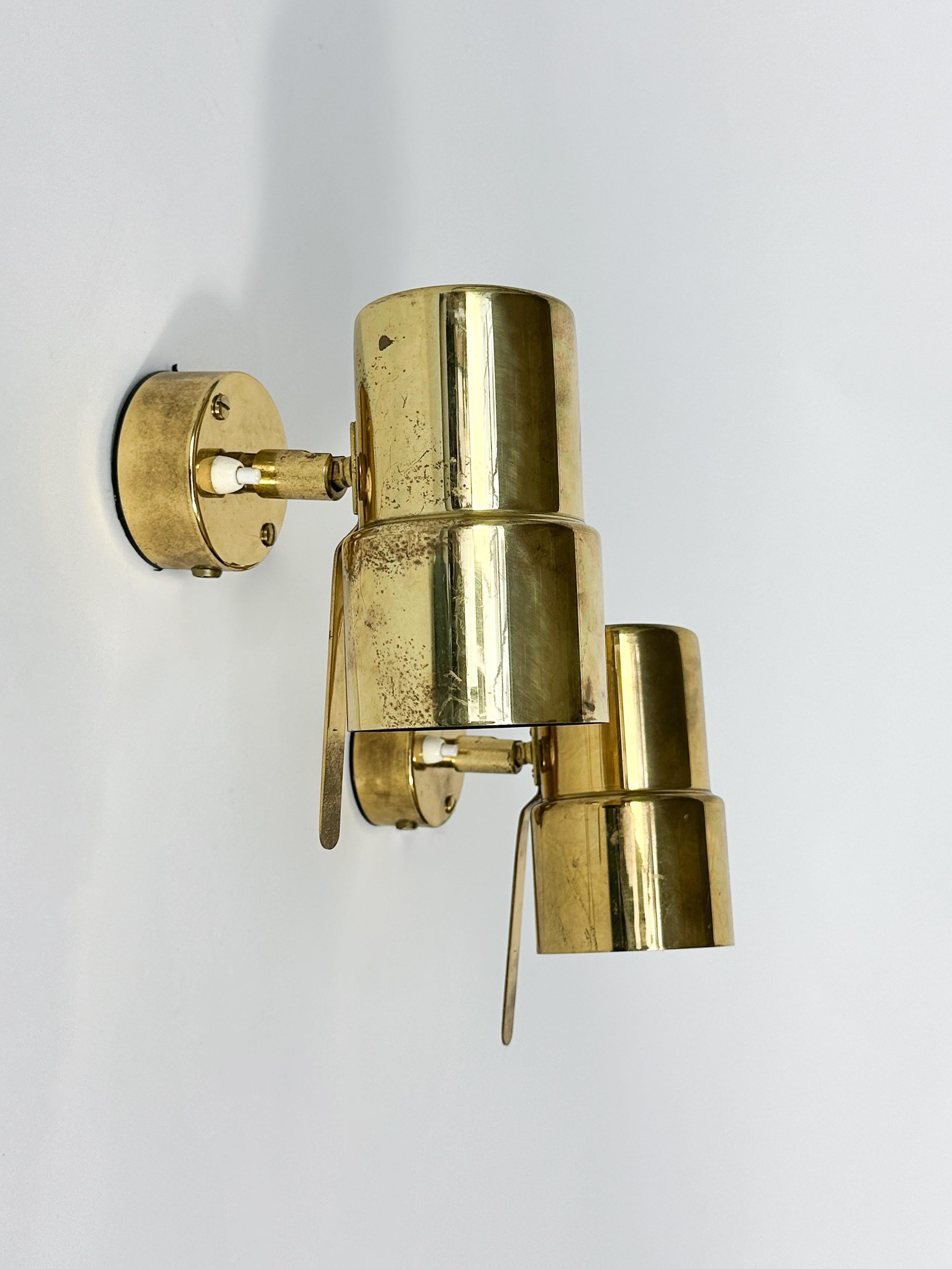 Pareja de lámparas de pared Hans Agne Jakobsson Apliques de latón Focos Suecos Años 70 Moderno de mediados de siglo en venta