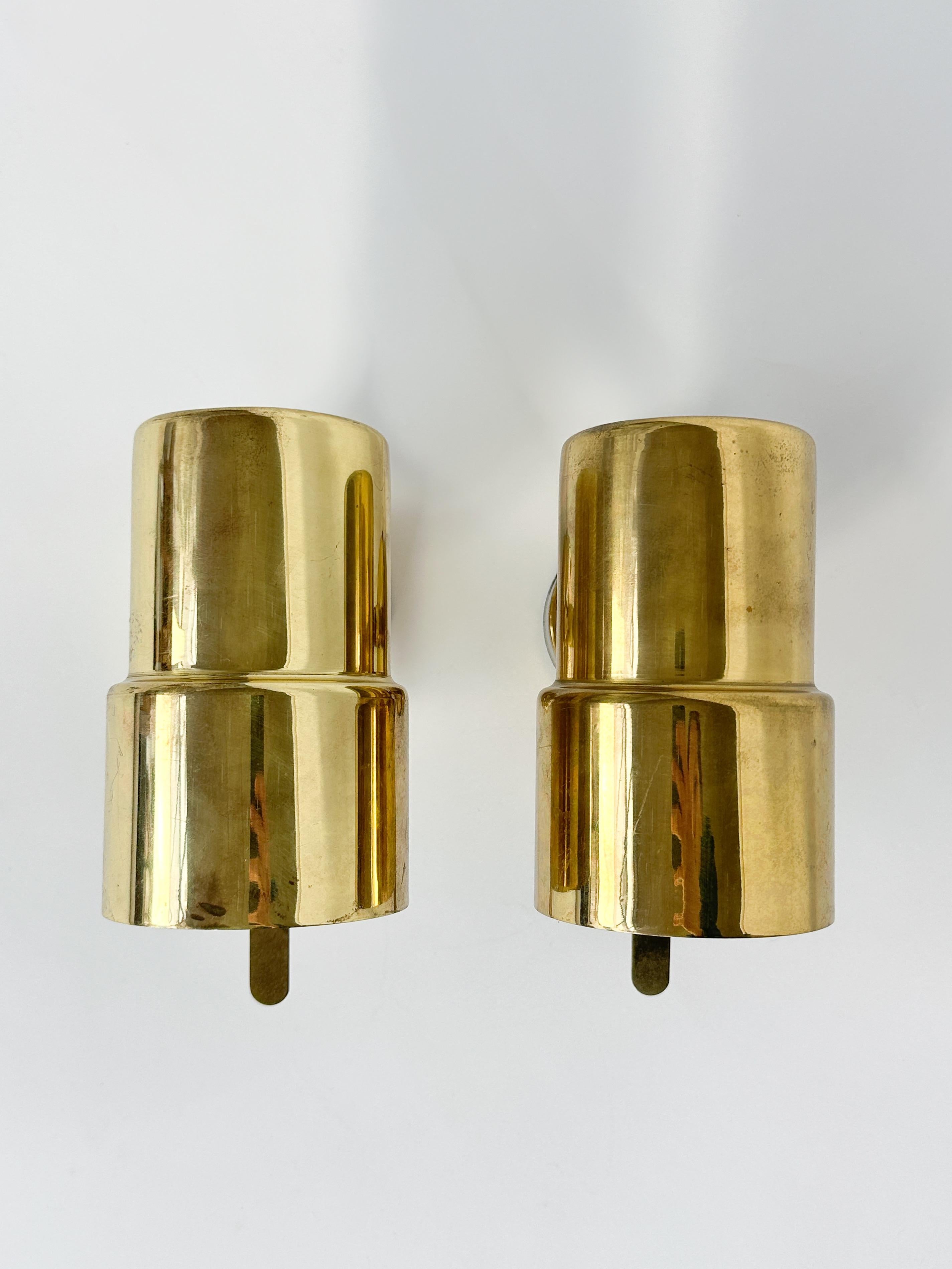 Pareja de lámparas de pared Hans Agne Jakobsson Apliques de latón Focos Suecos Años 70 mediados del siglo XX en venta