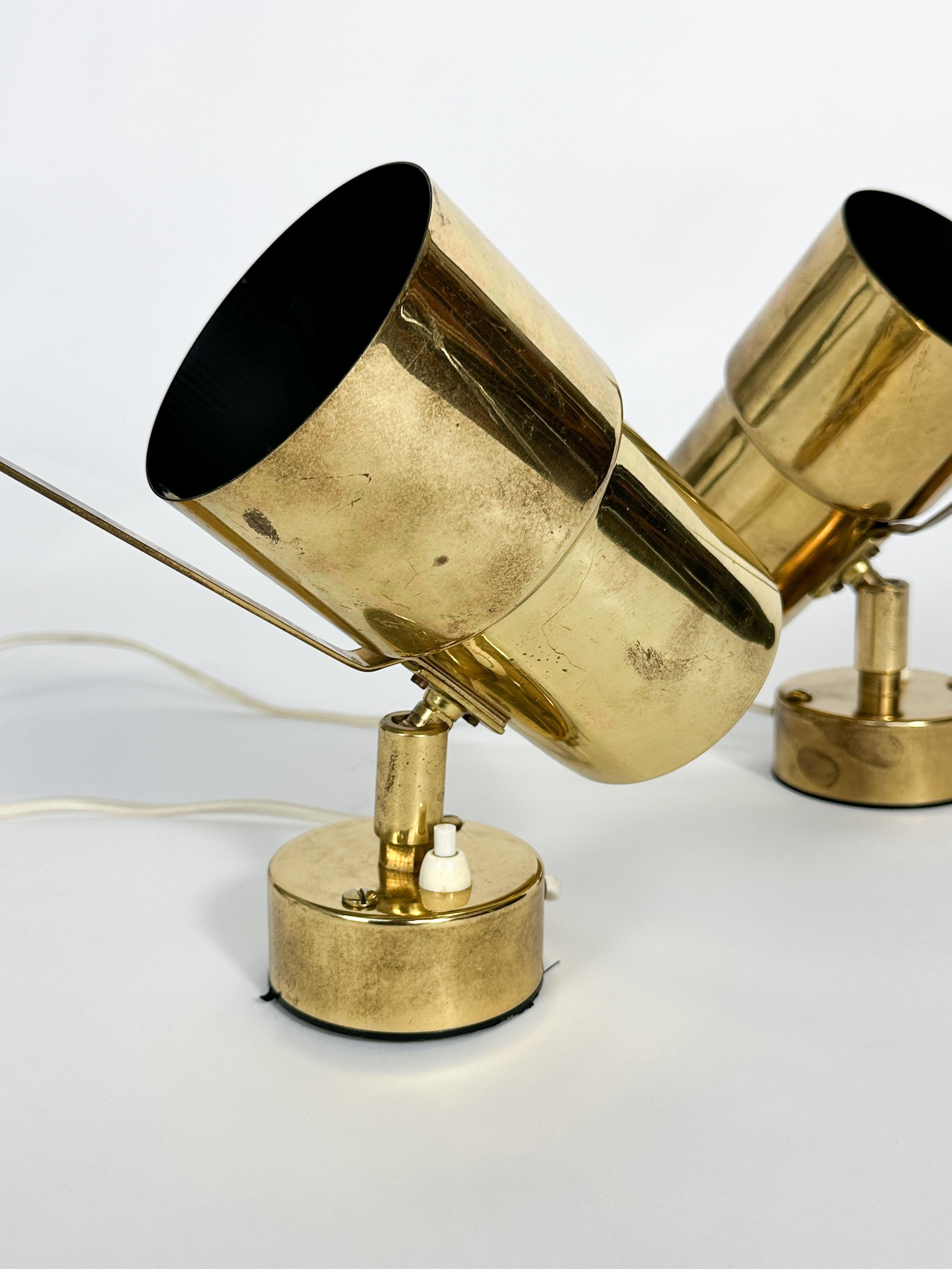 Pareja de lámparas de pared Hans Agne Jakobsson Apliques de latón Focos Suecos Años 70 en venta 1