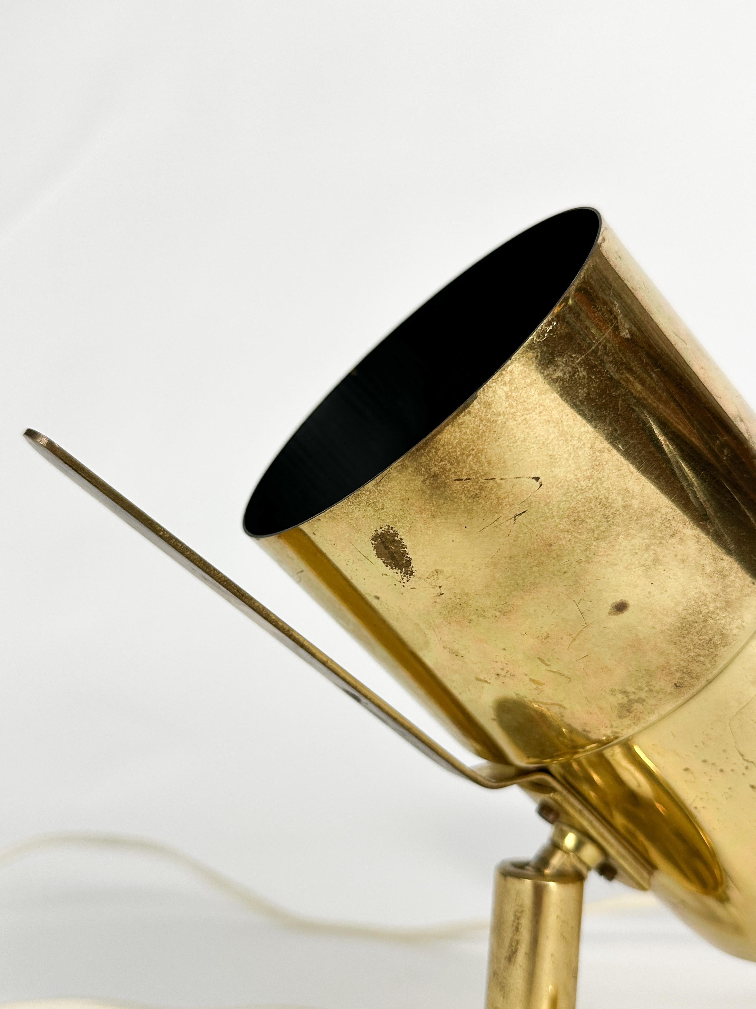 Pareja de lámparas de pared Hans Agne Jakobsson Apliques de latón Focos Suecos Años 70 en venta 2