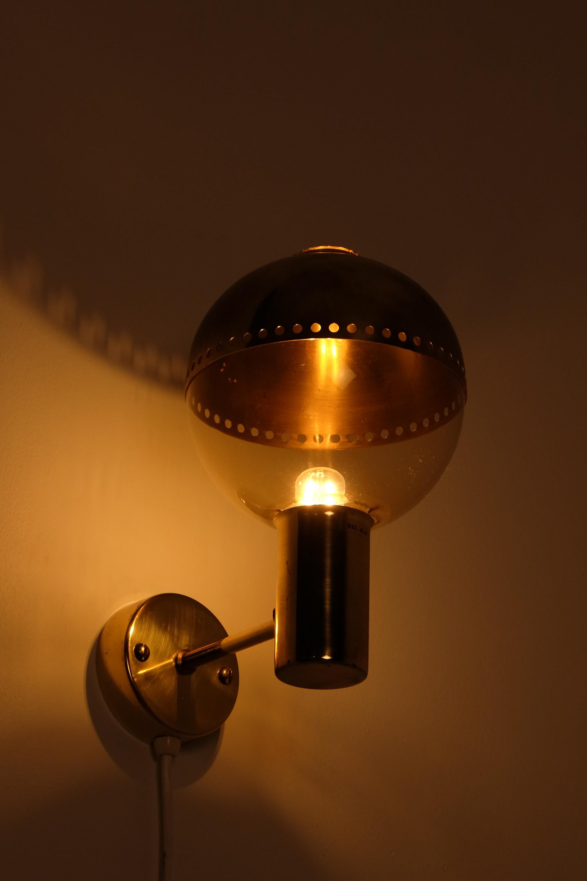 Scandinavian Modern Pair of Hans-Agne Jakobsson Wall Lights Model V-149, 1960s For Sale