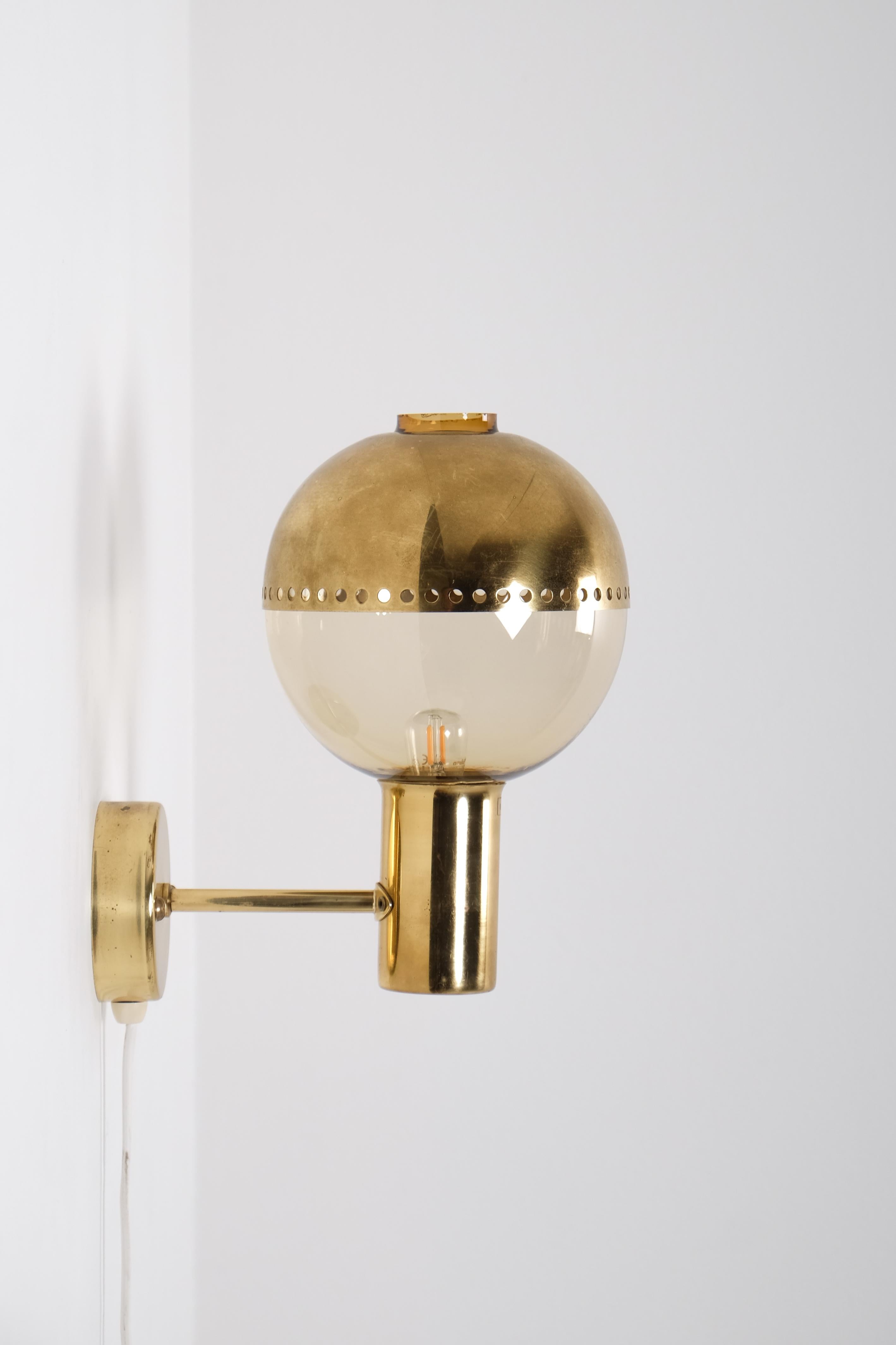 Swedish Pair of Hans-Agne Jakobsson Wall Lights Model V-149, 1960s For Sale