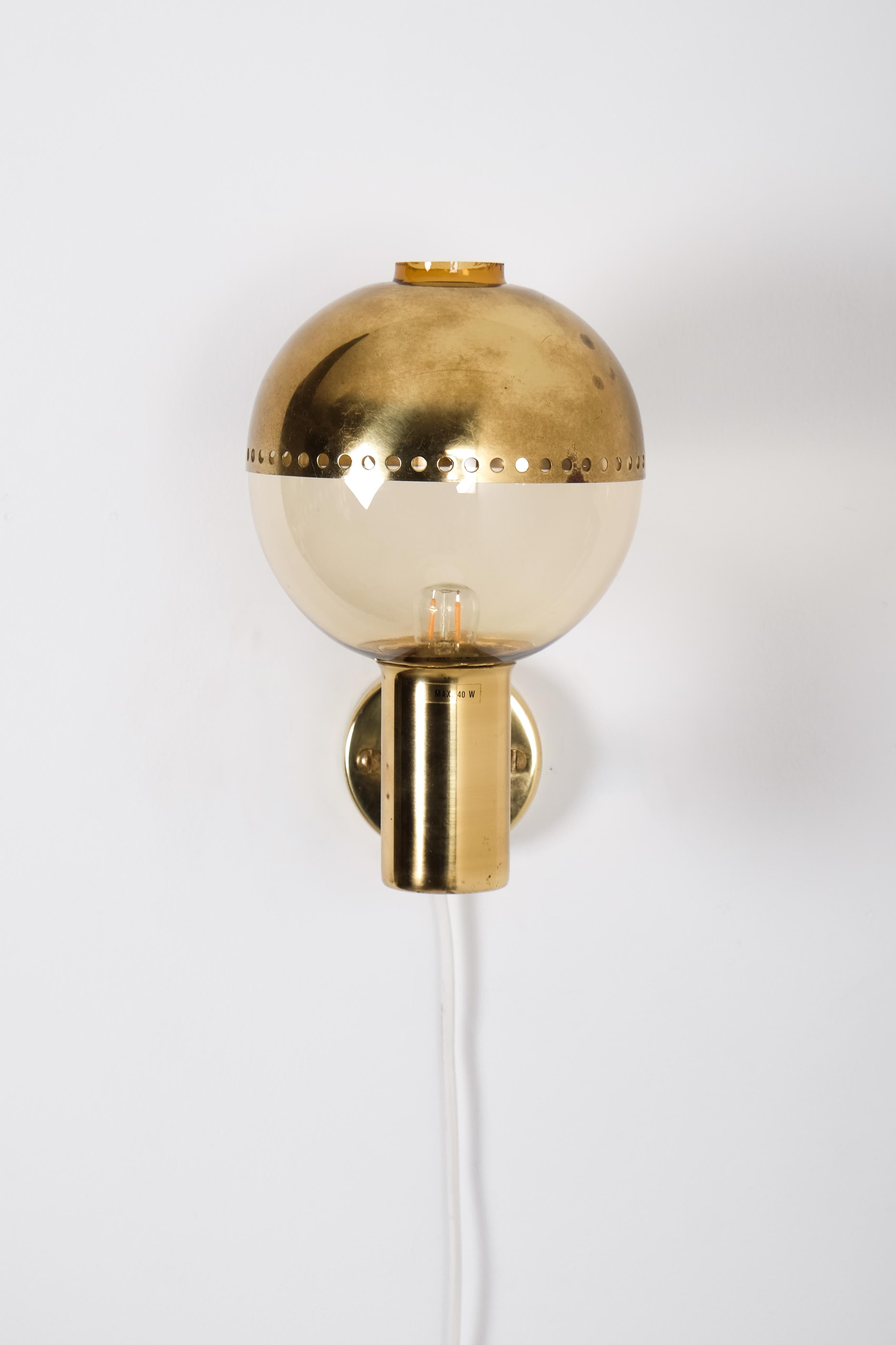 Pair of Hans-Agne Jakobsson Wall Lights Model V-149, 1960s In Good Condition For Sale In Stockholm, SE