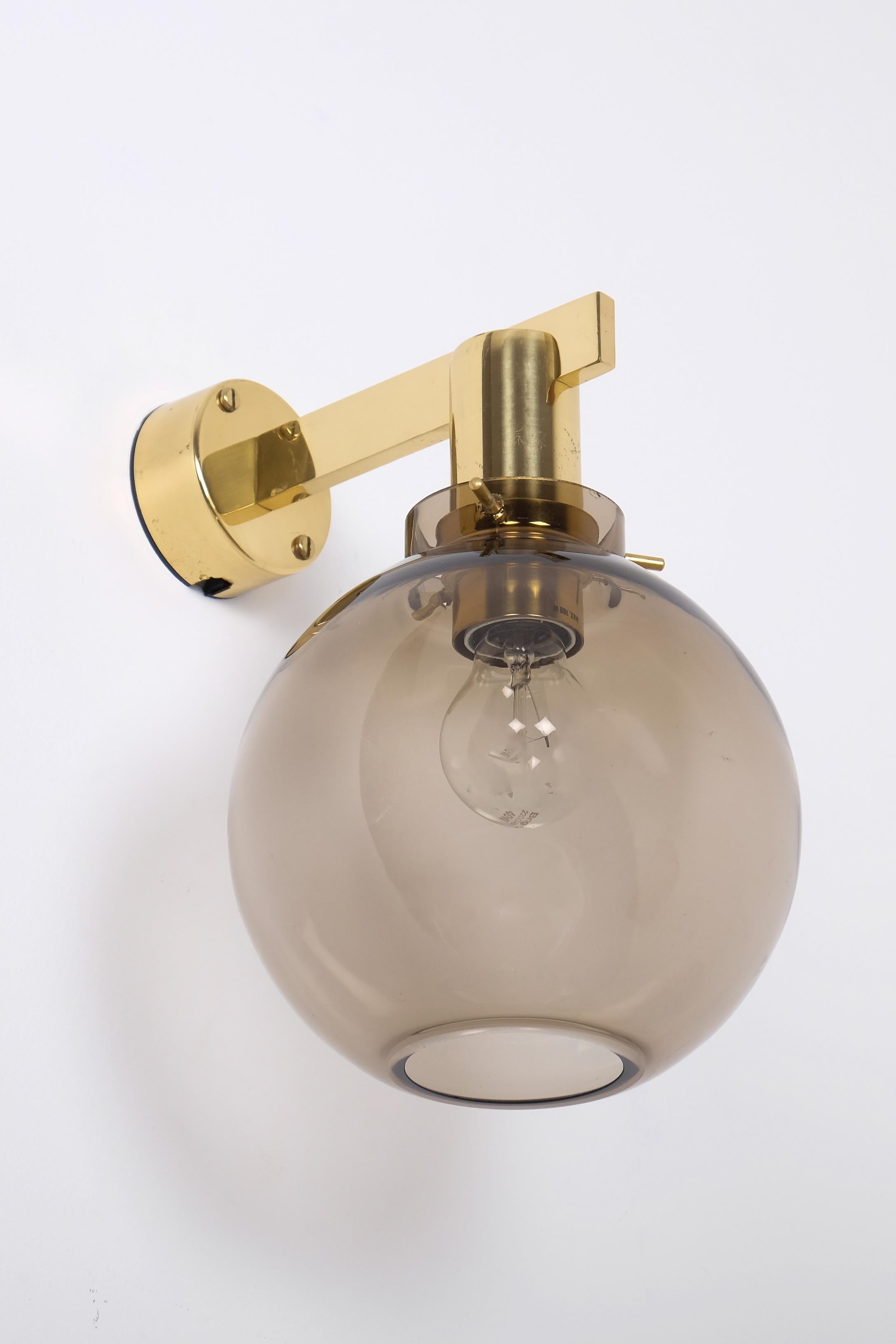 Pareja de apliques Hans-Agne Jakobsson Modelo V-305, años 70 Escandinavo moderno en venta