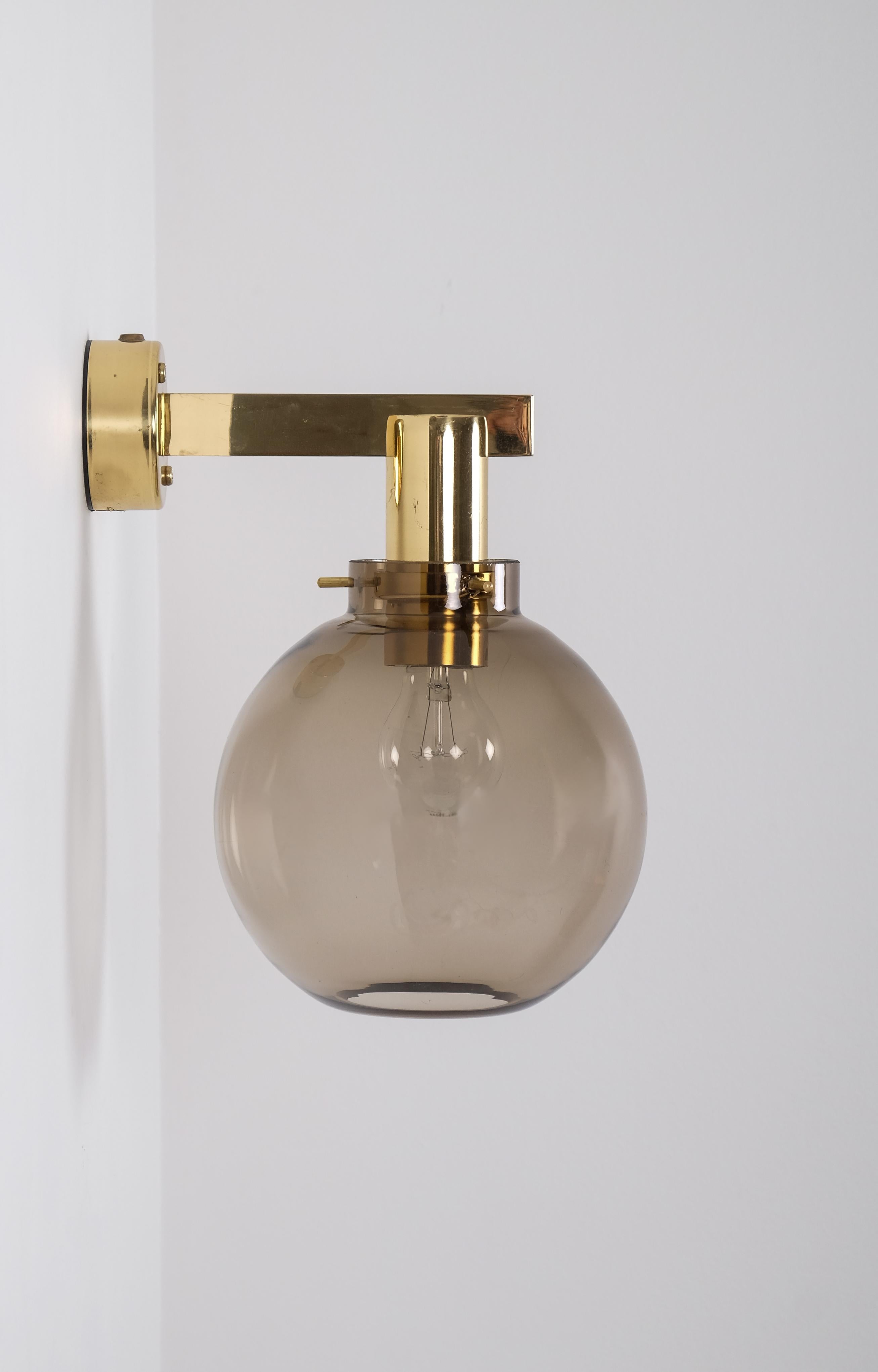 Pareja de apliques Hans-Agne Jakobsson Modelo V-305, años 70 en Bueno estado para la venta en Stockholm, SE