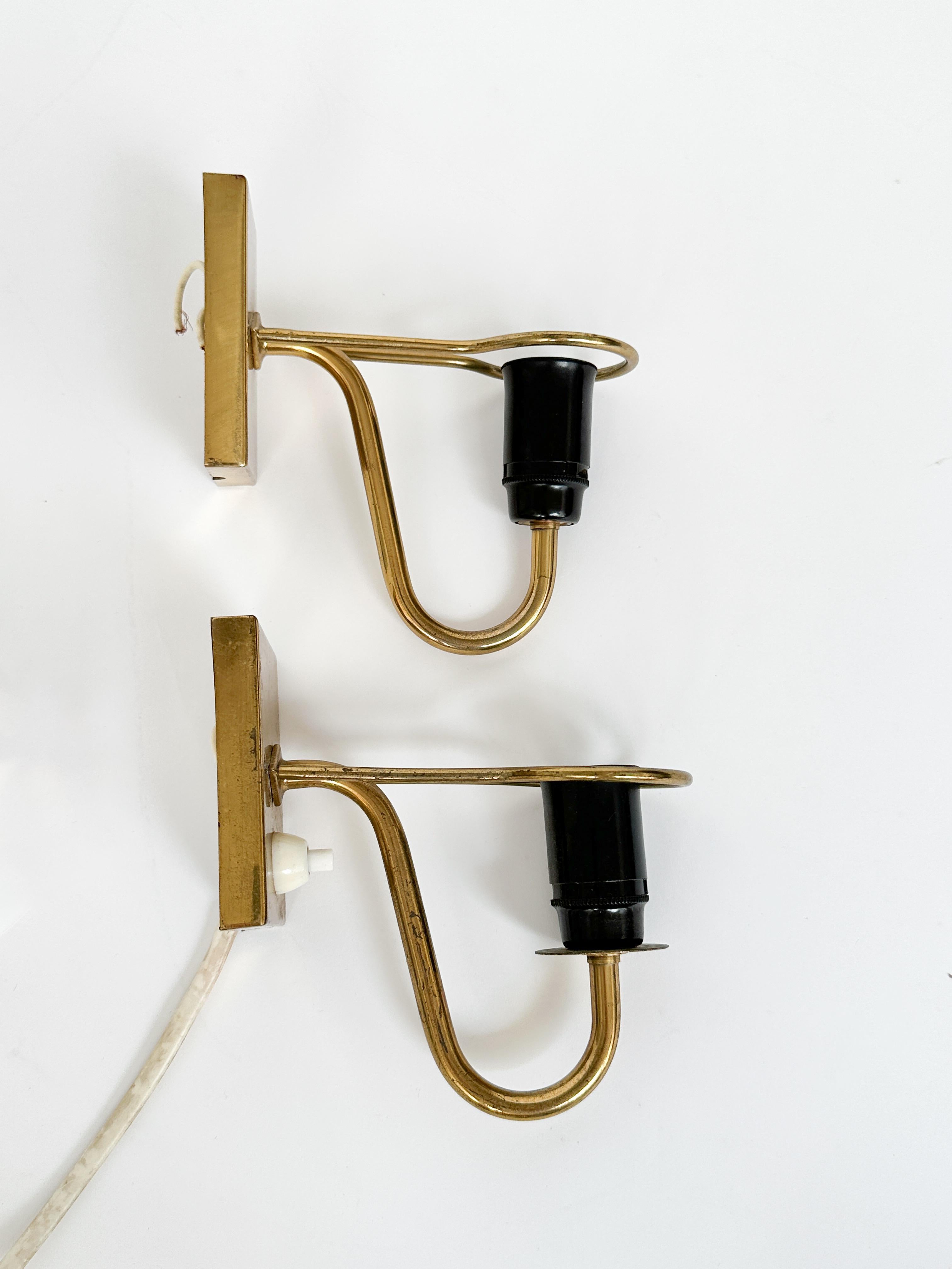 Paire d'appliques Hans Bergström en laiton et verre ASEA Suède années 1950 en vente 5