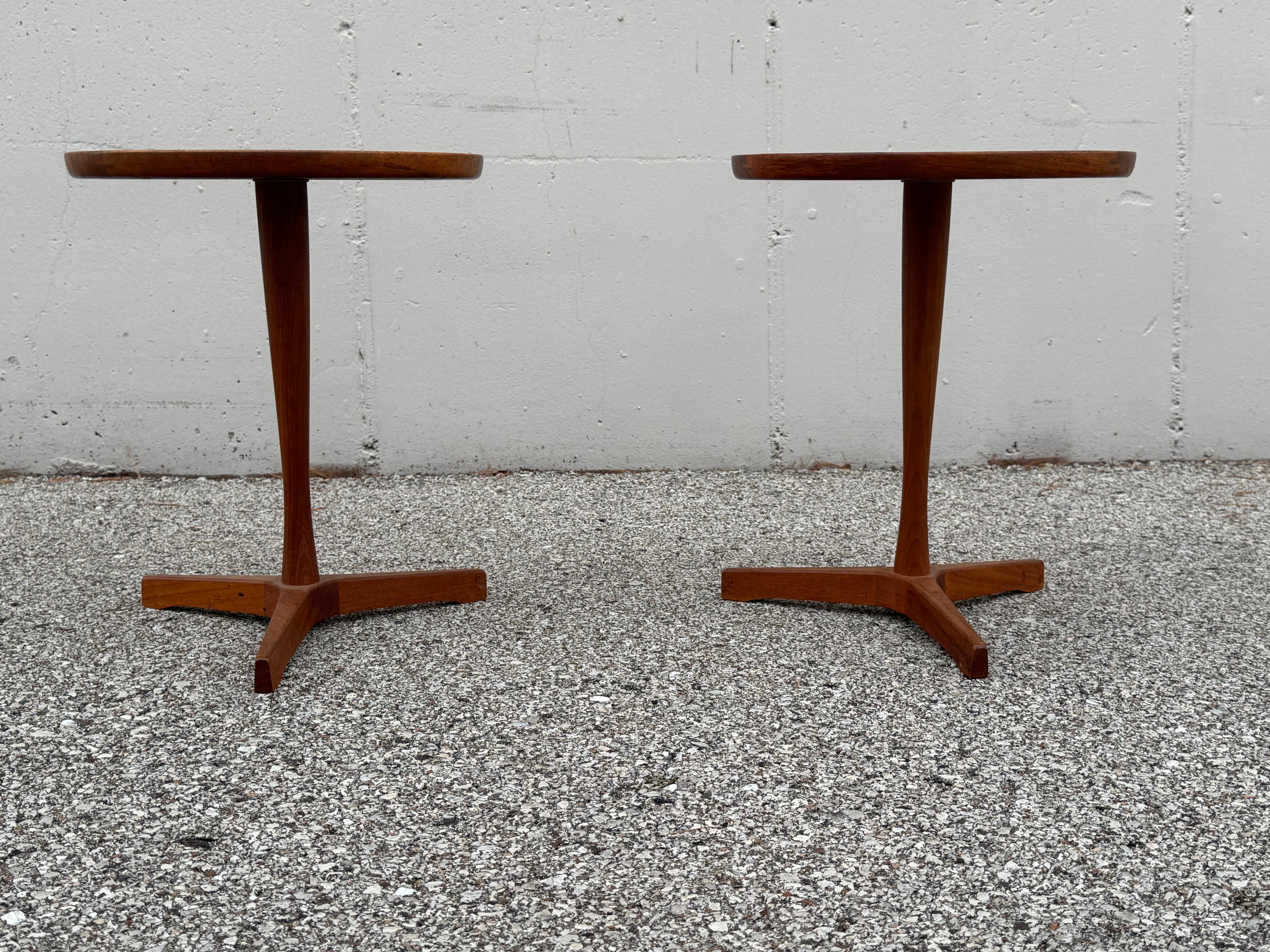 Pair of Hans C. Andersen Danish Teak Side Tables Black Tops by Artex of Denmark In Good Condition For Sale In St. Louis, MO