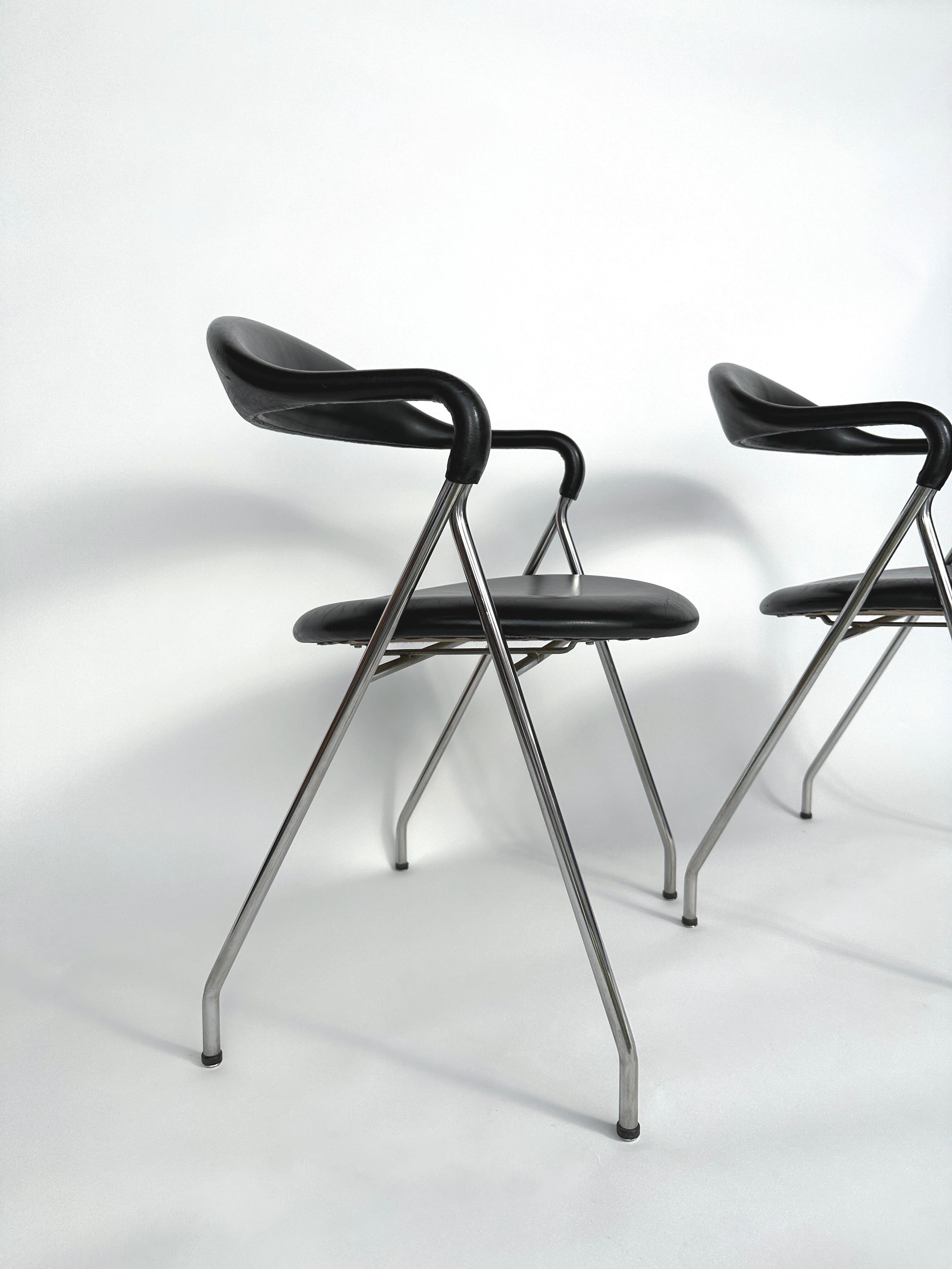 Pair of Hans Eichenberger Saffa Chairs Black Leather Dietiker Switzerland 1970s In Good Condition For Sale In Basel, BS