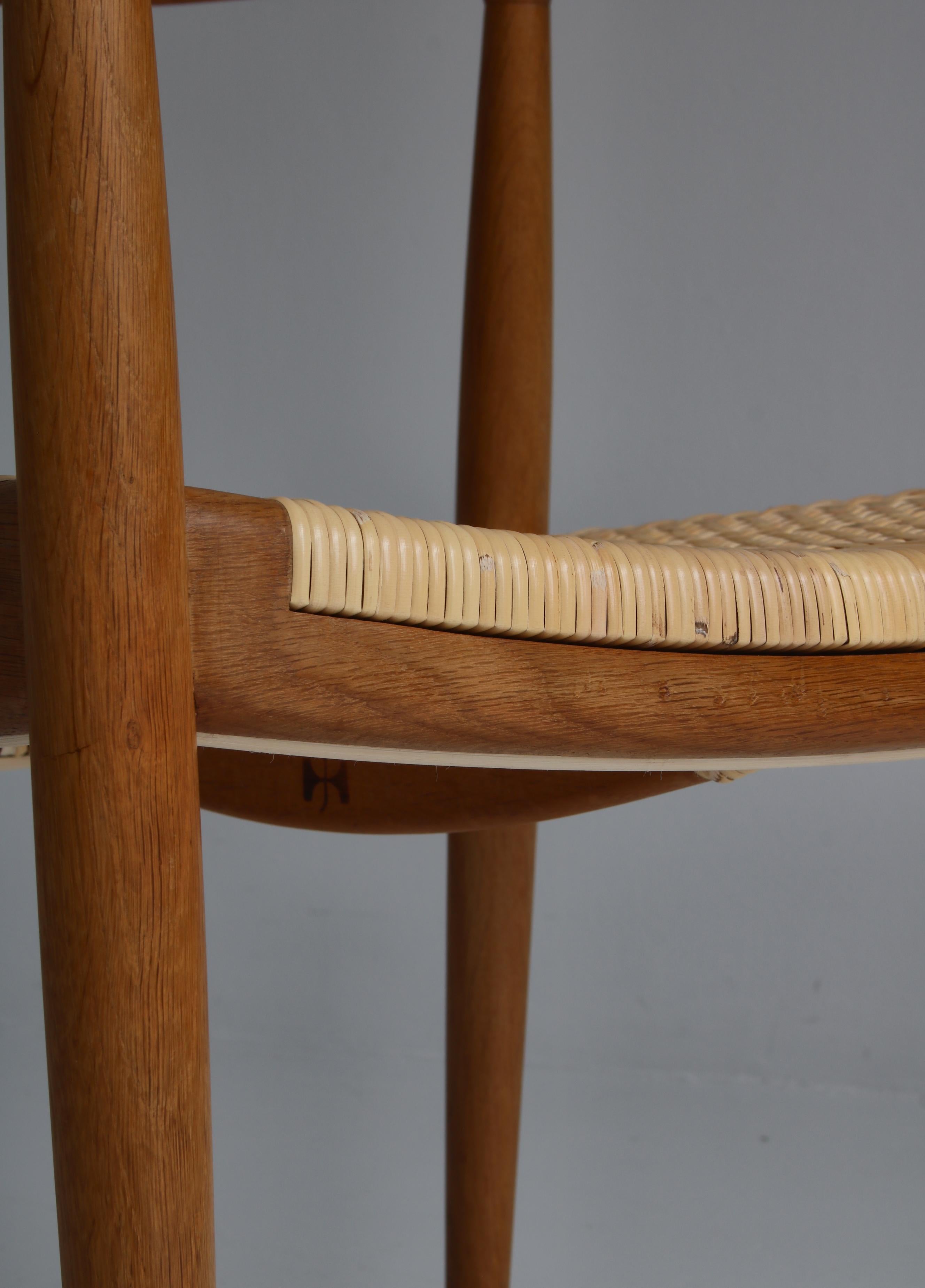 Paire de fauteuils Hans J. Wegner « JH-501 » en chêne et rotin canné, style danois moderne en vente 7