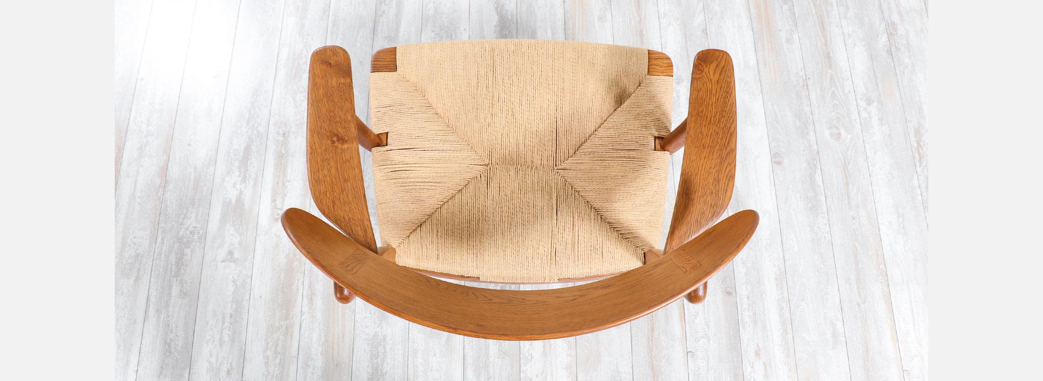 Pair of Hans J. Wegner CH-22 Lounge Chairs for Carl Hansen & Søn In Excellent Condition In Los Angeles, CA