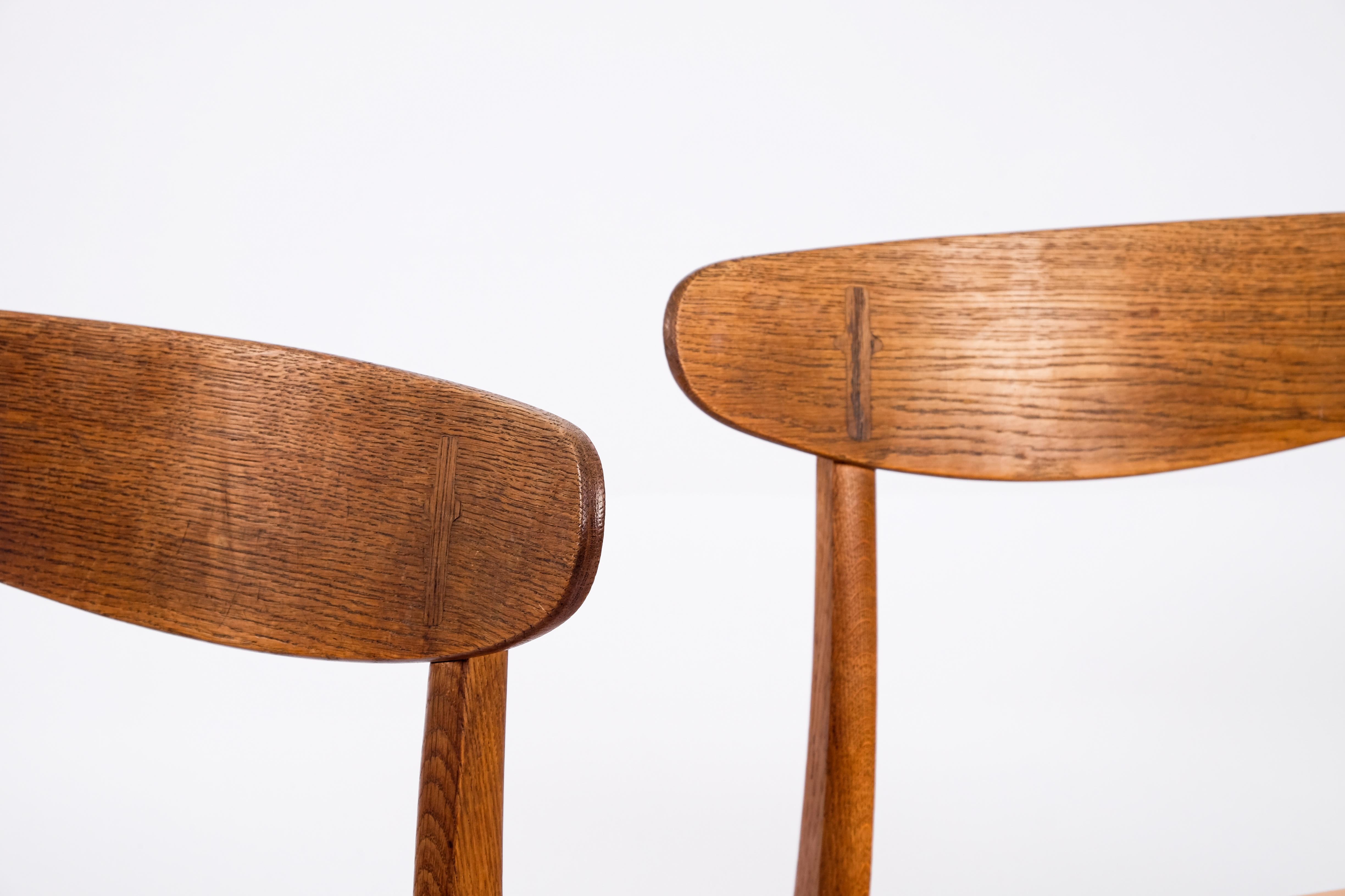 Metà XX secolo Coppia di sedie Hans J. Wegner CH30, Danimarca, anni '60 in vendita