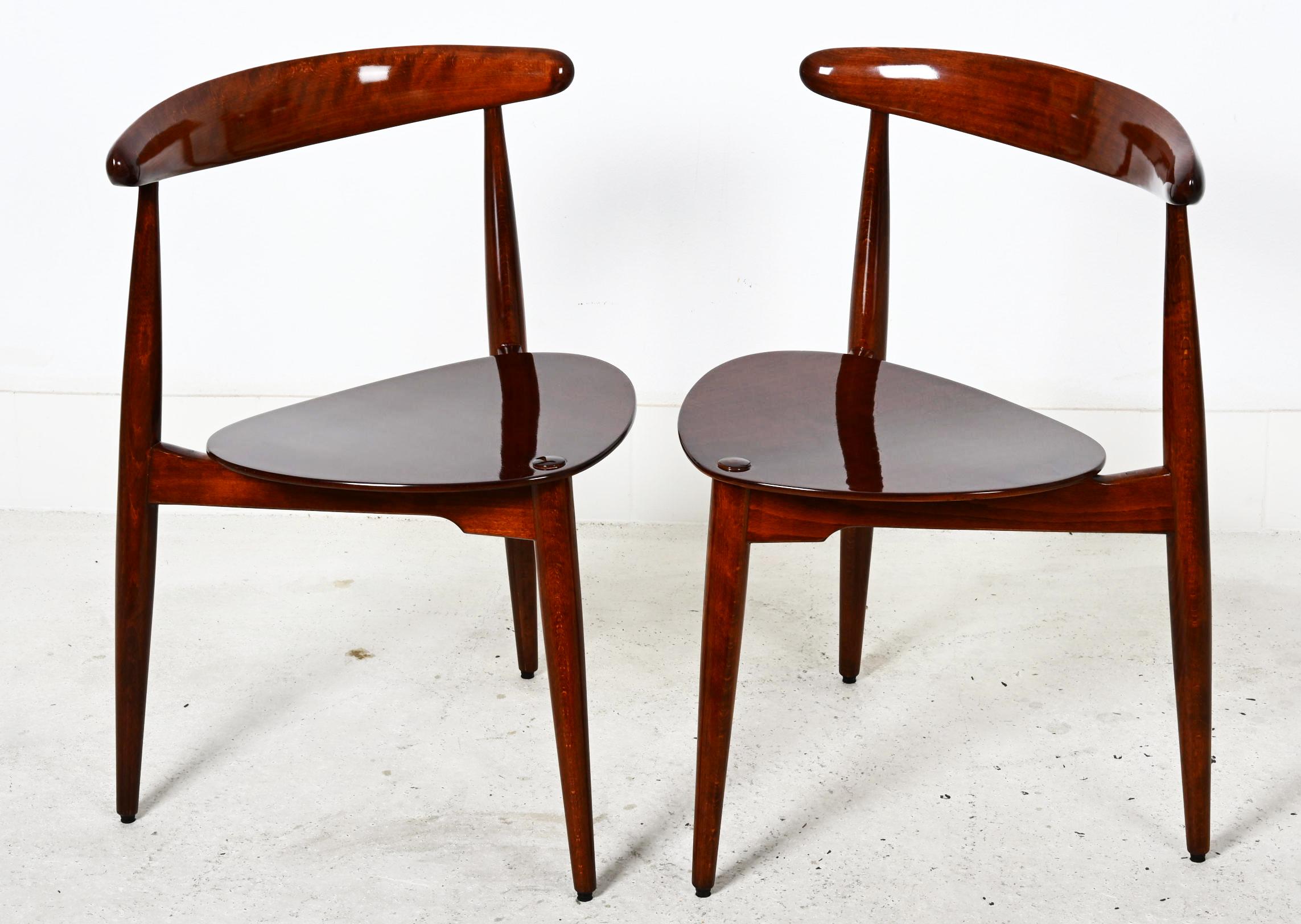 Scandinave moderne Paire de chaises Hans J. Wegner FH 4103 Heart Chair en vente