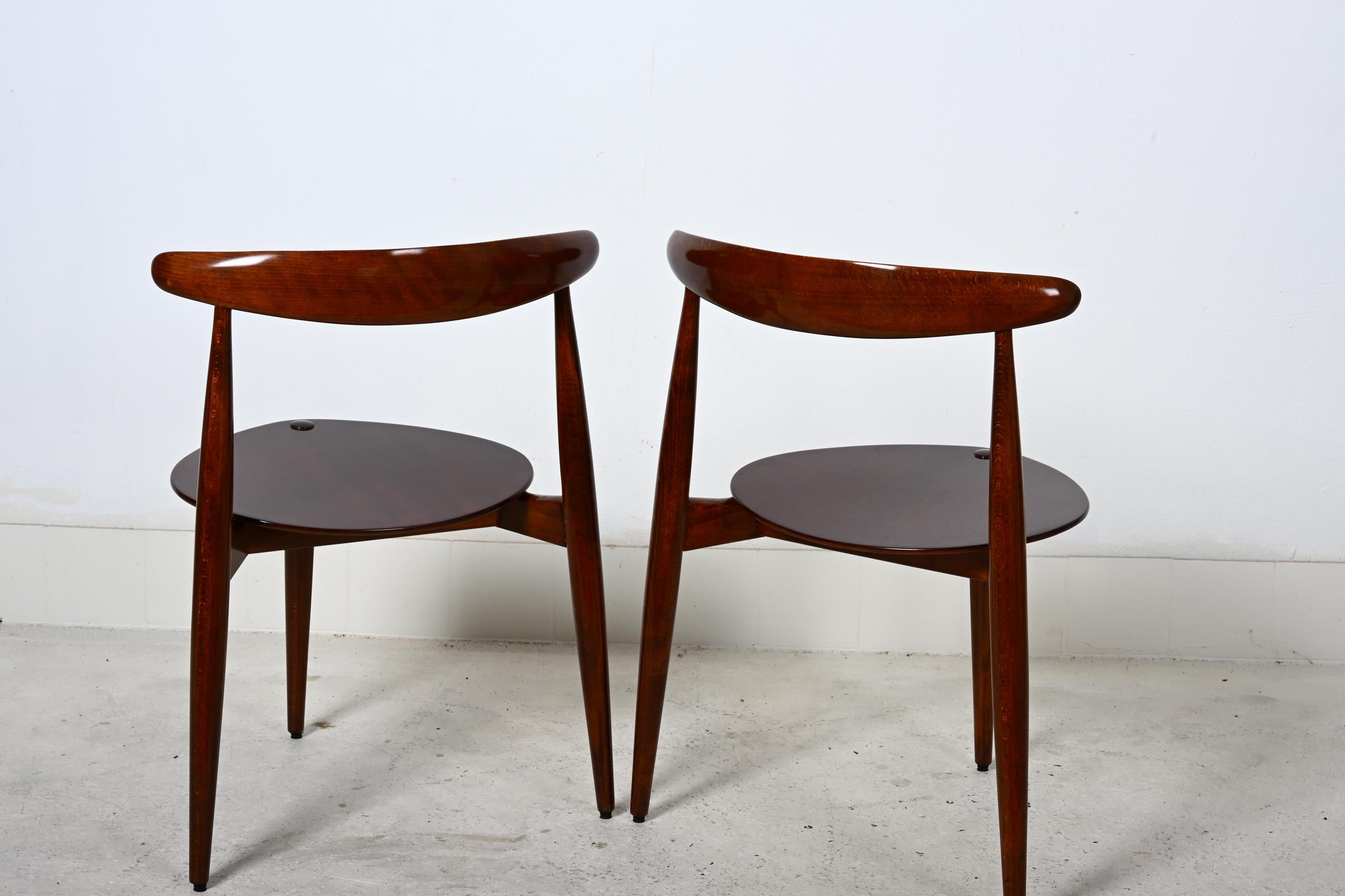 Milieu du XXe siècle Paire de chaises Hans J. Wegner FH 4103 Heart Chair en vente