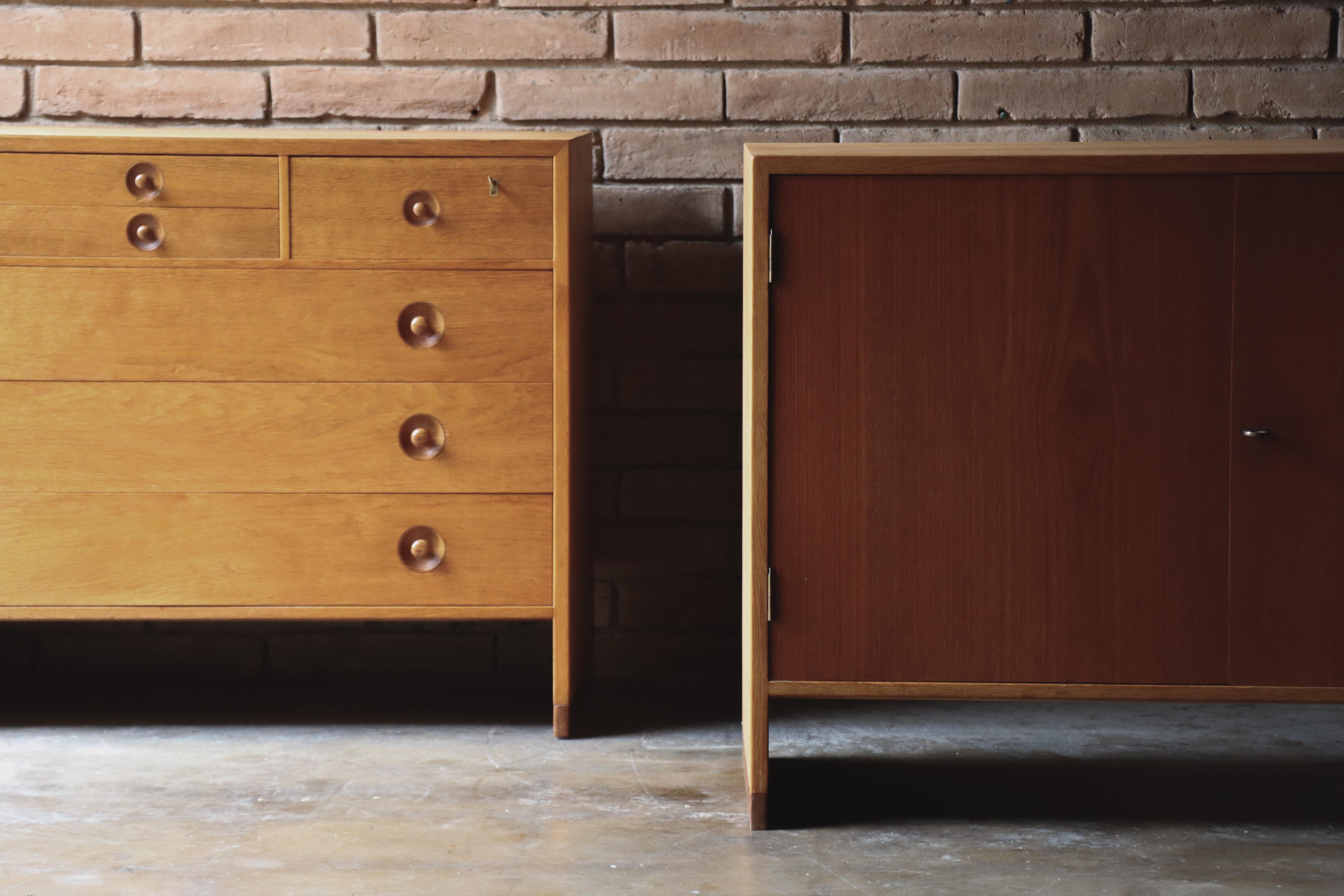 Danish Pair of Hans J. Wegner Chests, Ry Mobler, Oak & Teak, 1950s, Ry15, Ry16 For Sale