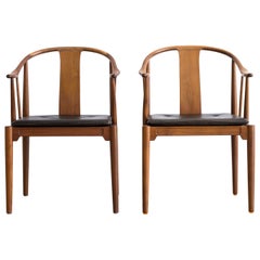 Paire de chaises chinoises Hans J. Wegner en noyer, 1972