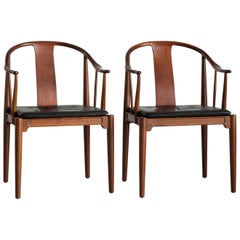 Pair of Hans J. Wegner Chinese Chairs in Walnut for Fritz Hansen