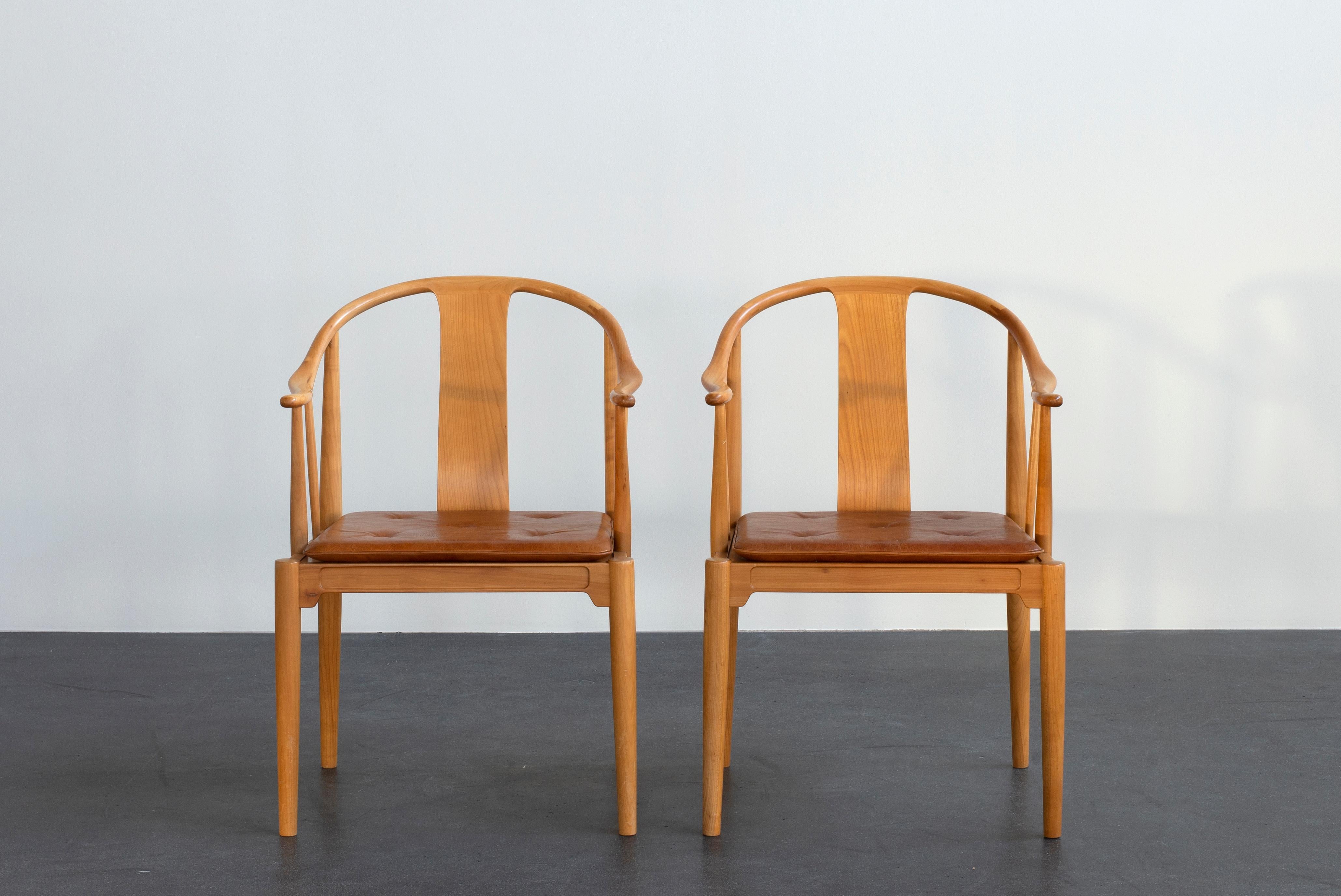 Scandinavian Modern Pair of Hans J. Wegner Chinese Chairs of Cherrywood for Fritz Hansen For Sale