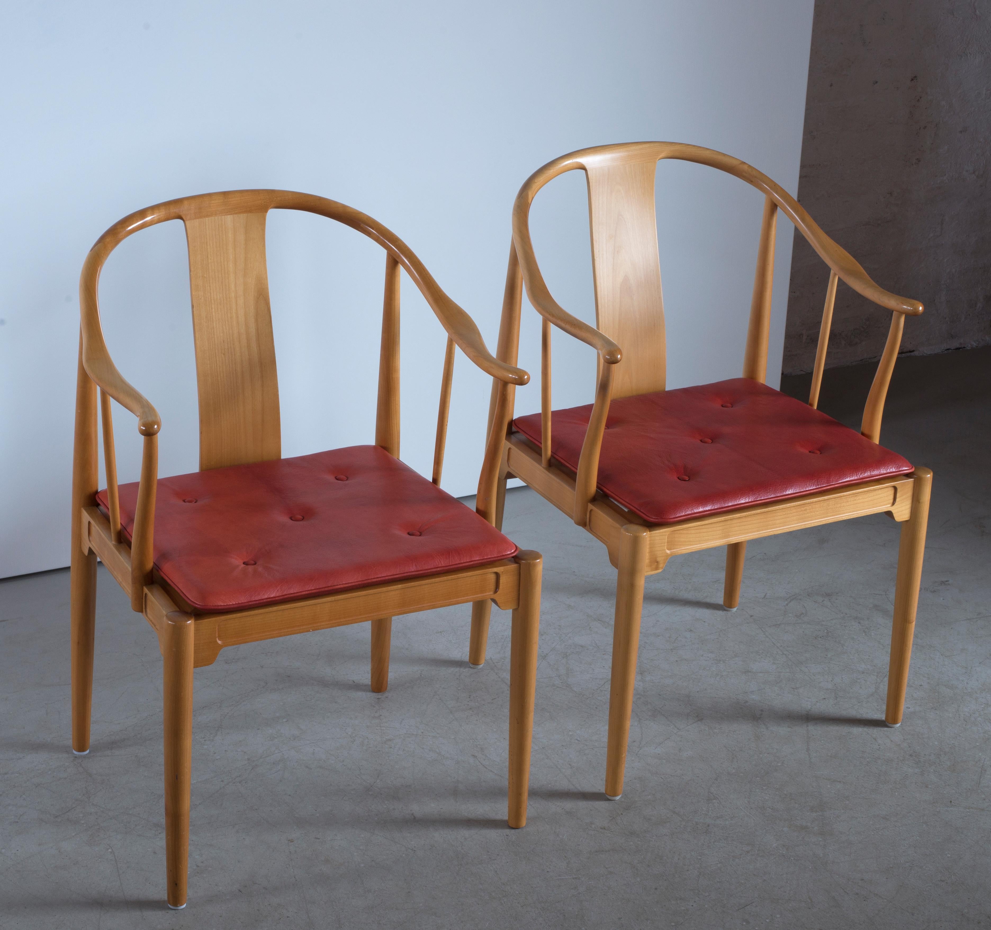 Lacquered Pair of Hans J. Wegner Chinese Chairs of Cherrywood for Fritz Hansen