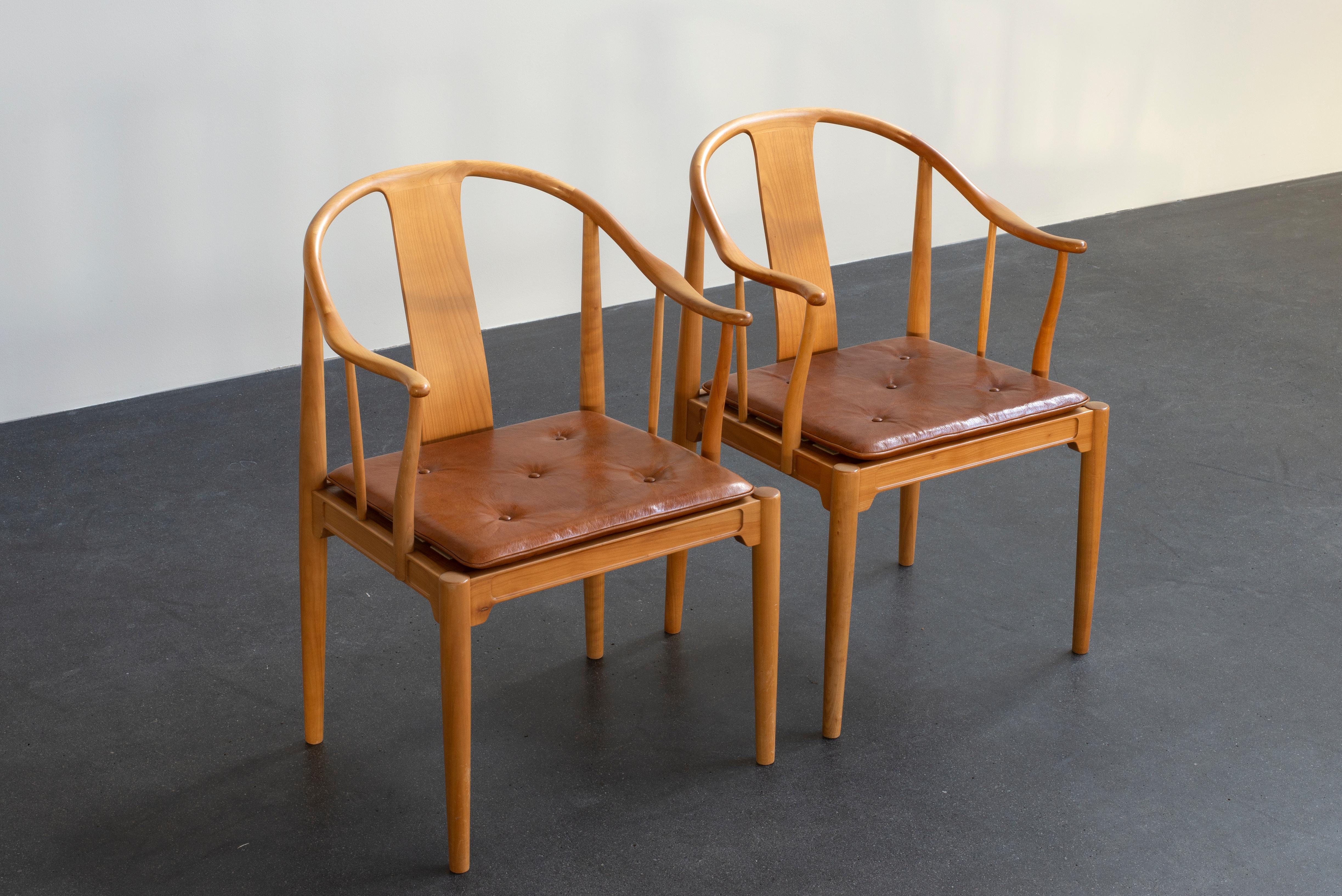 Scandinavian Modern Pair of Hans J. Wegner Chinese Chairs of Cherrywood for Fritz Hansen For Sale