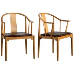 Paire de chaises chinoises Hans J. Wegner en bois de cerisier pour Fritz Hansen