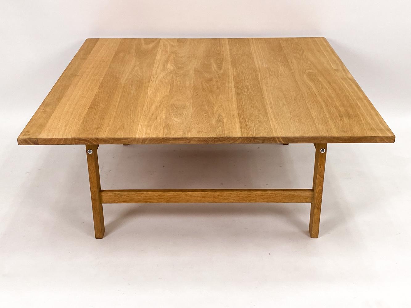 Pair of Hans J. Wegner for Andreas Tuck Oak Coffee Tables In Good Condition In Norwalk, CT