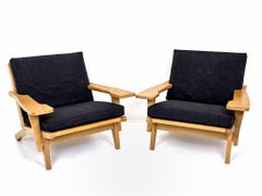 Pair of Hans J. Wegner Lounge Chairs GE-370 for Getama, Denmark, Oak