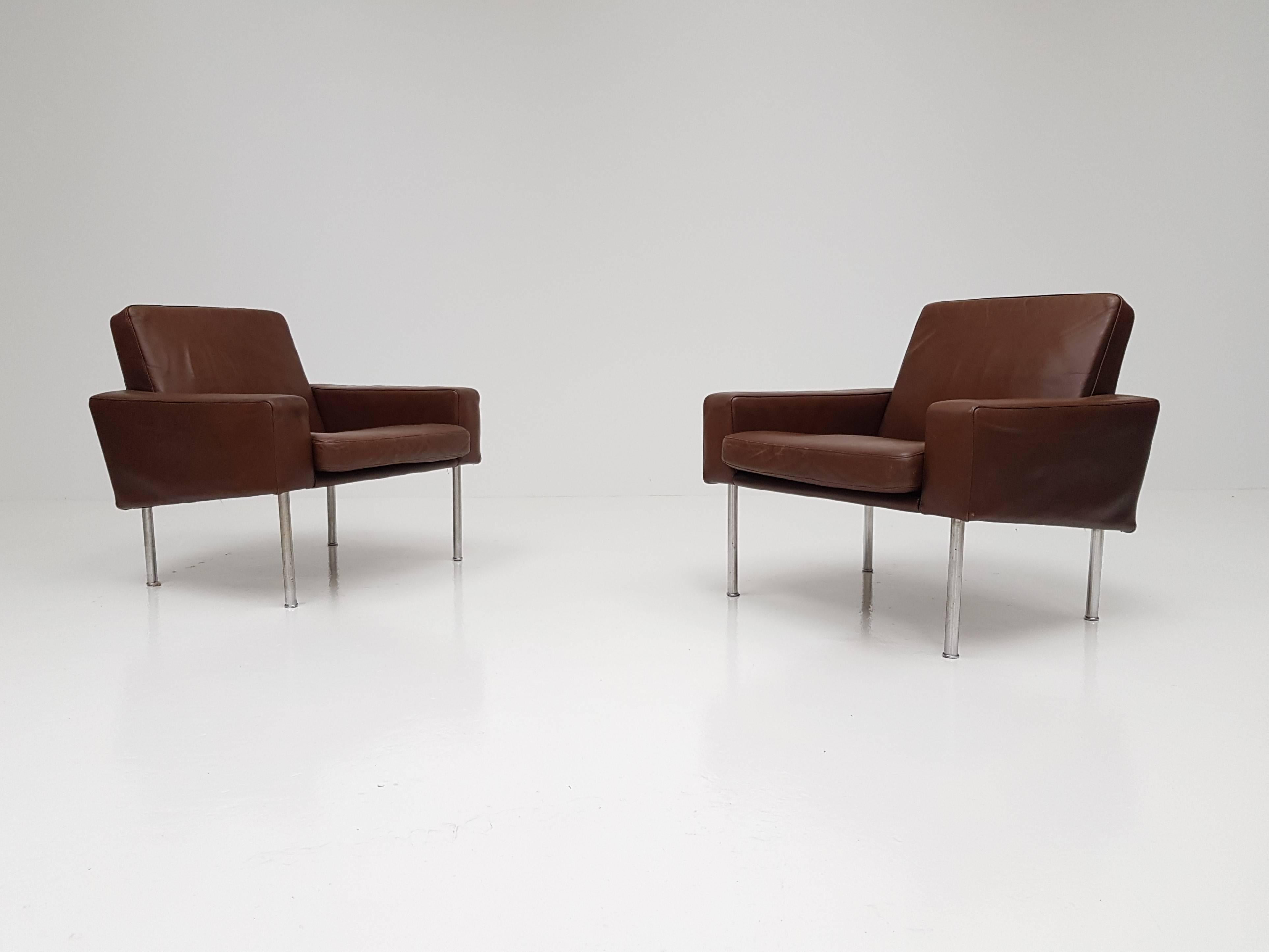 Stunning pair of Hans J. Wegner airport chairs model 34/1 on steel legs. These come with the original leather, hard to find chairs, great looking and comfortable.

Hans J. Wegner was certified as a joiner in 1931. After starting his career as a