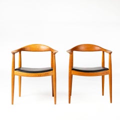 Paar Hans J. Wegner "The Chair" JH503, Eiche und schwarzes Leder, Johannes Hansen