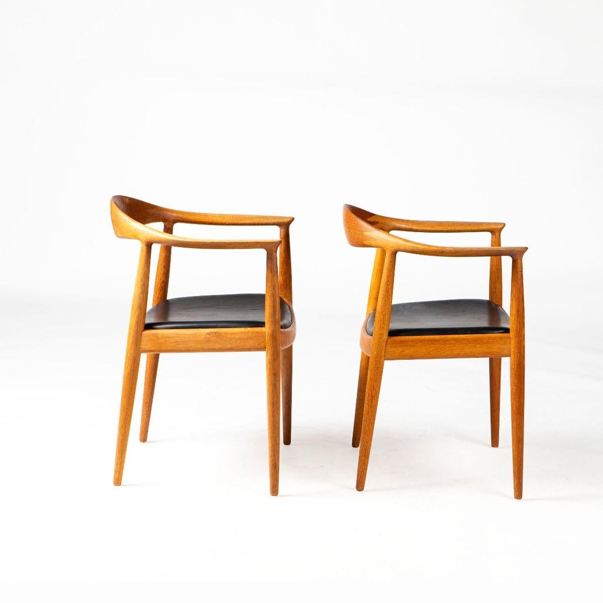 Scandinave moderne Paire de chaises Hans J. Wegner 