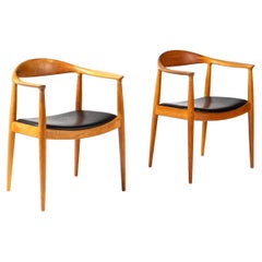 Paar Hans J. Wegner "The Chair" JH503, Eiche und schwarzes Leder, Johannes Hansen