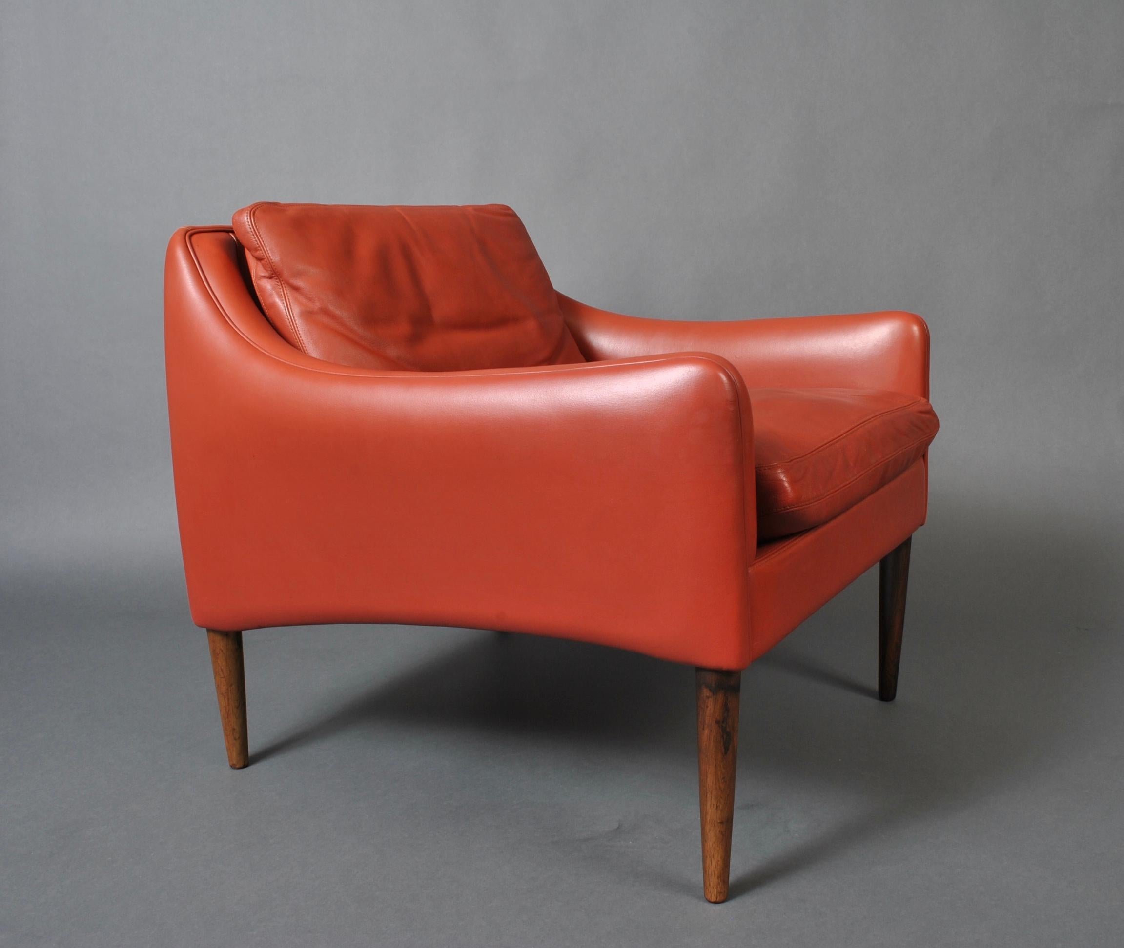 Superb matching pair of leather club, armchairs. Designed by Hans Olsen for CS Mobler, circa late 1950s. Model 800. Wonderful color and quality leather. Duck down filled soft cushions.
The curved organic lines are absolutely stunning.
Scandinavian