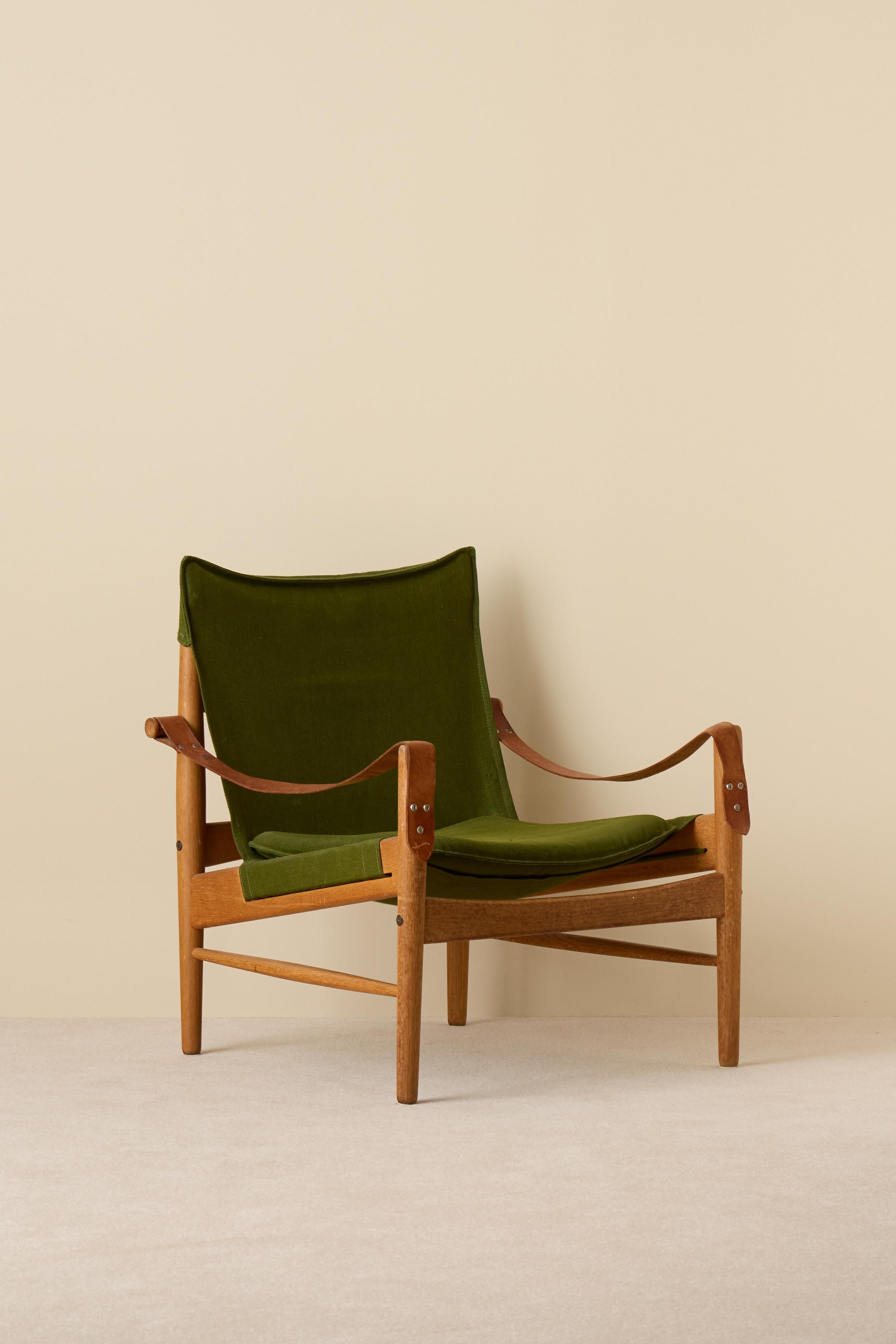 Produced by Viska Möbler in Kinna, Sweden, 1960s.
Original green upholstery.