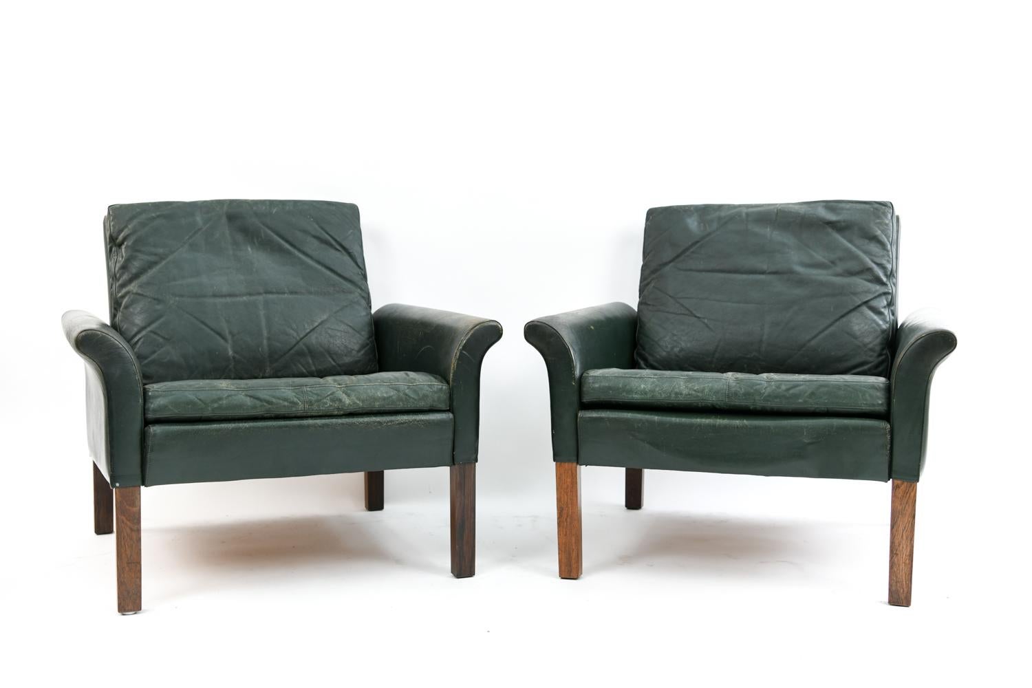 Designed by Hans Olsen for CS Møbler in the 1950s, these model 500 chairs feature nicely worn leather upholstery sitting on rosewood legs. This modern design is characterized by flared armrests, clean lines and a pleasing low profile design. Lounge