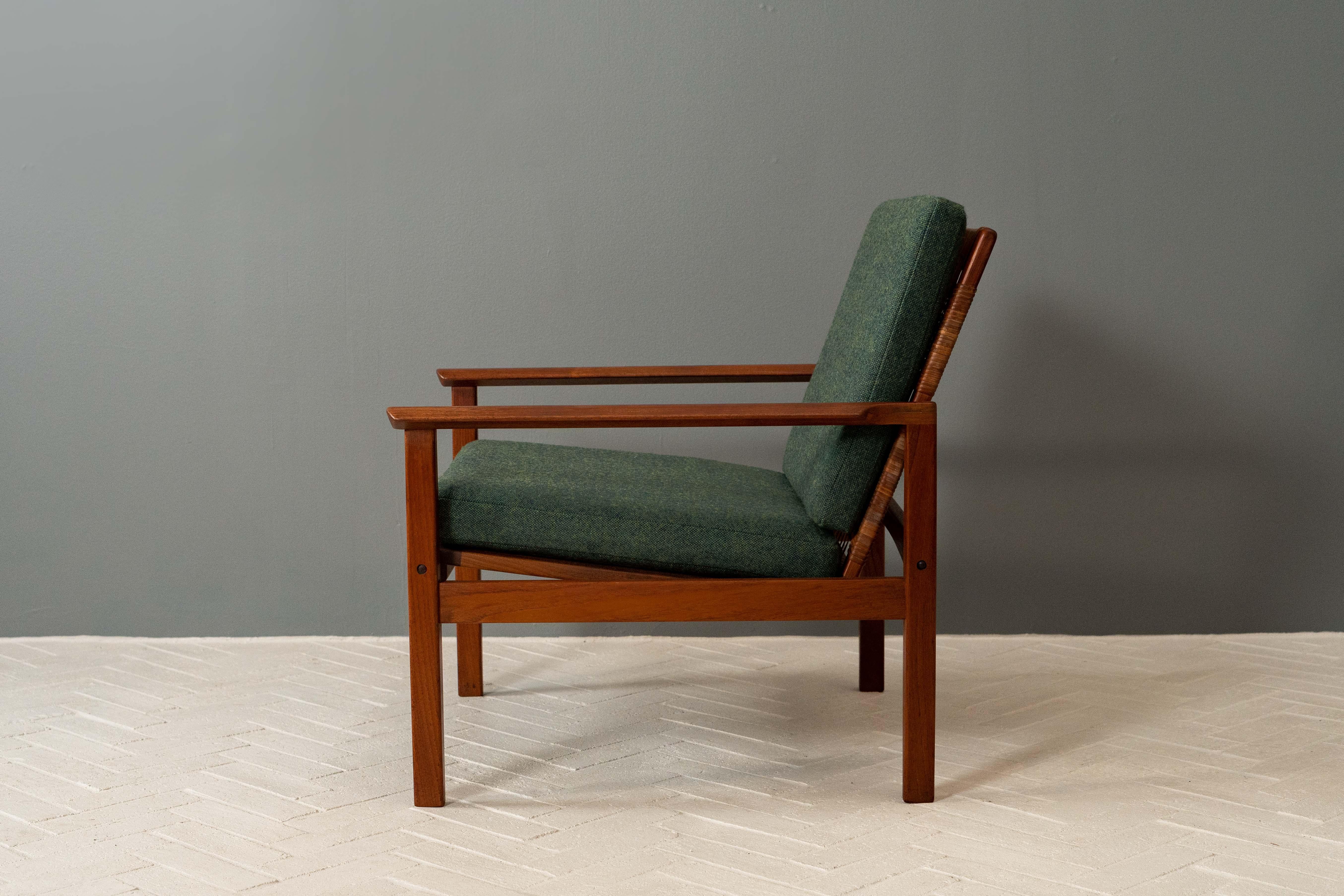 Mid-Century Modern Pair of Hans Olsen Lounge Chairs