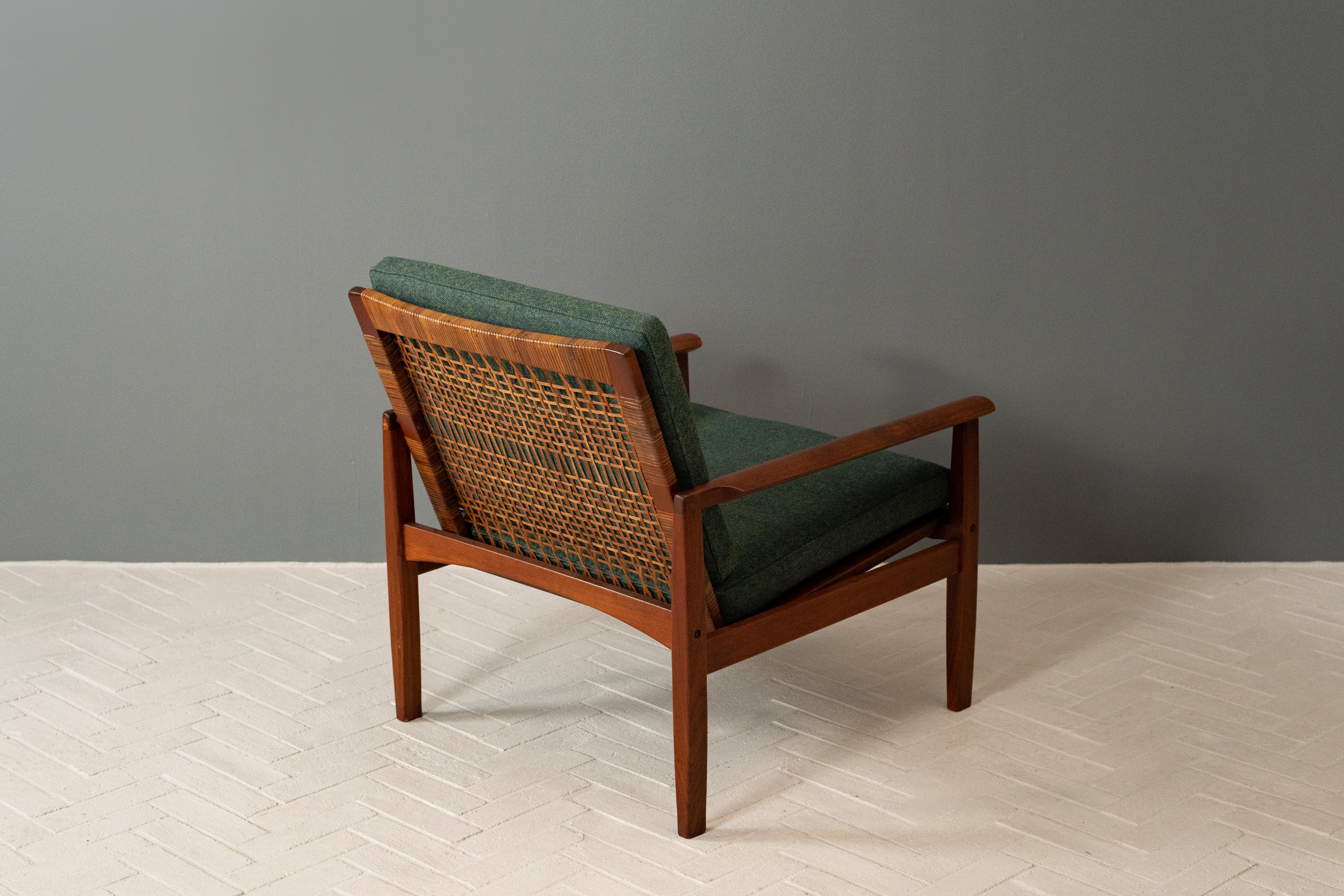 Pair of Hans Olsen Lounge Chairs In Good Condition In Cambridge, US