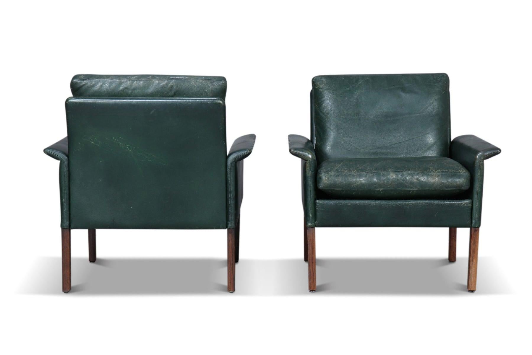 Mid-Century Modern Pair of Hans Olsen Lounge Chairs in Green Leather + Rosewood For Sale