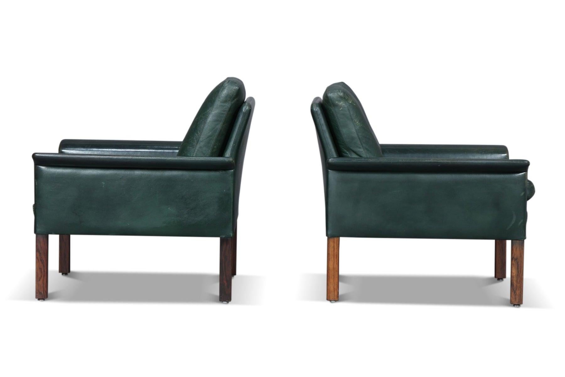 Danois Hans Olsen paire de fauteuils de salon en cuir vert et bois de rose en vente